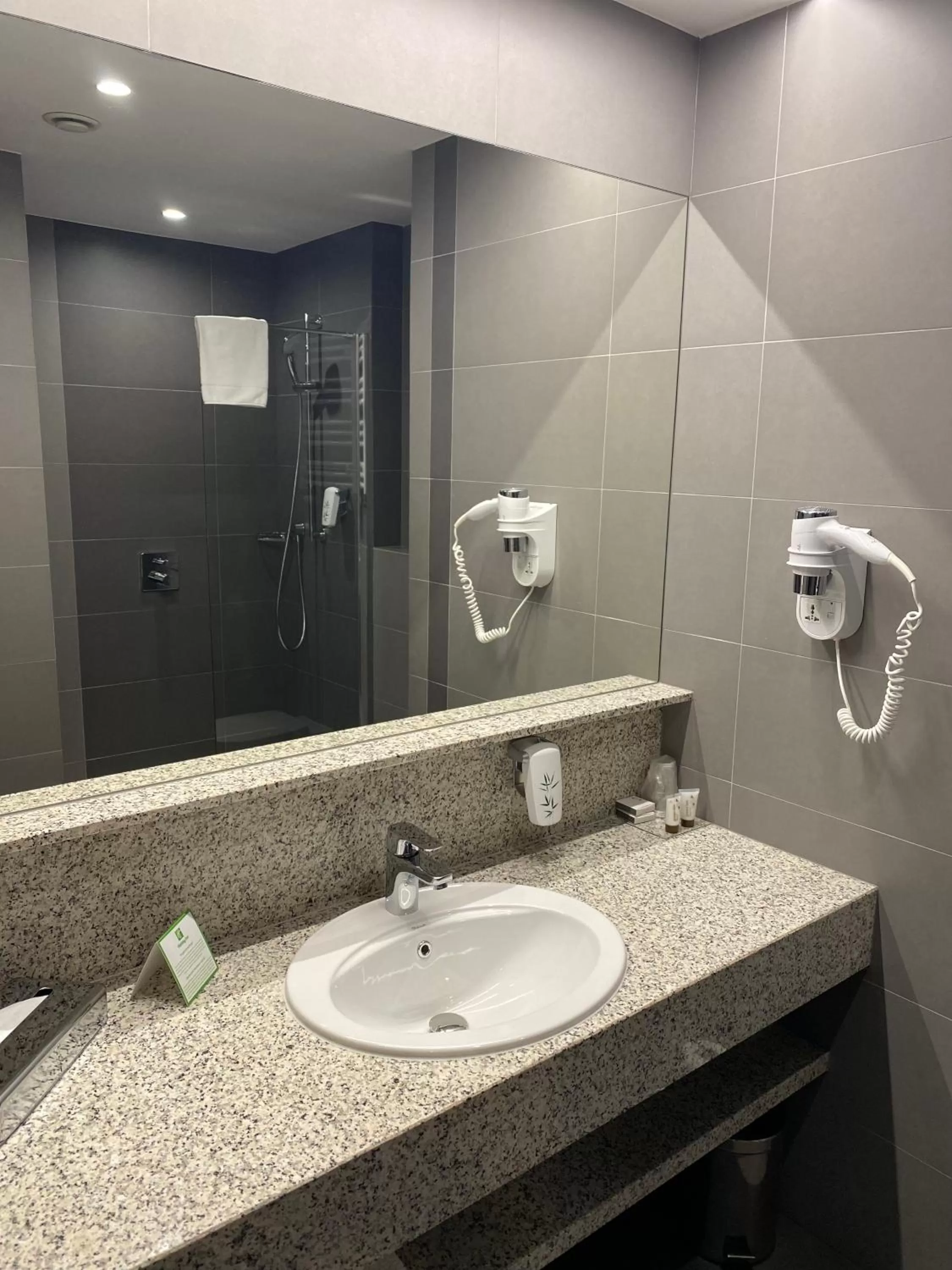 Bathroom in Holiday Inn Dąbrowa Górnicza-Katowice by IHG