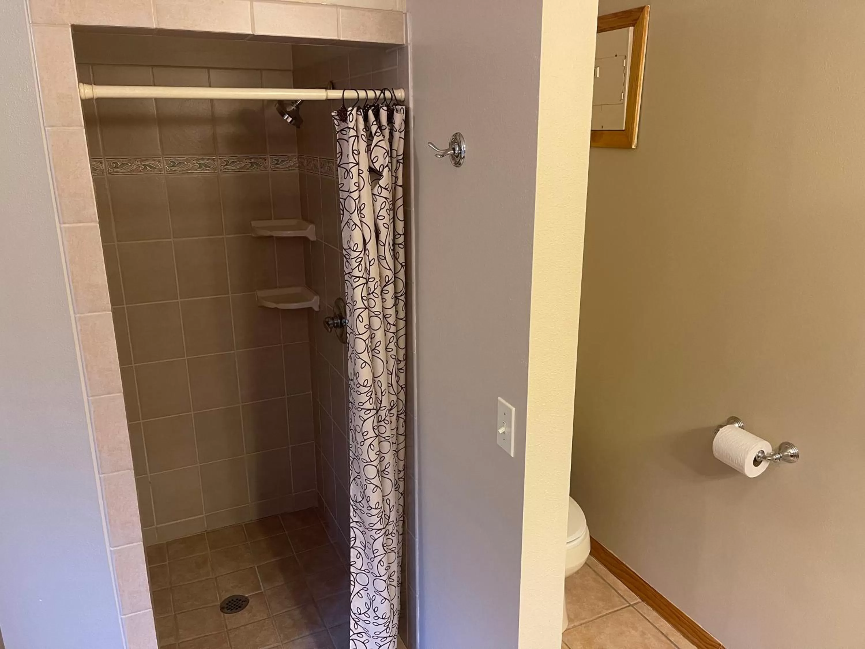 Bathroom in Pikes Peak Inn