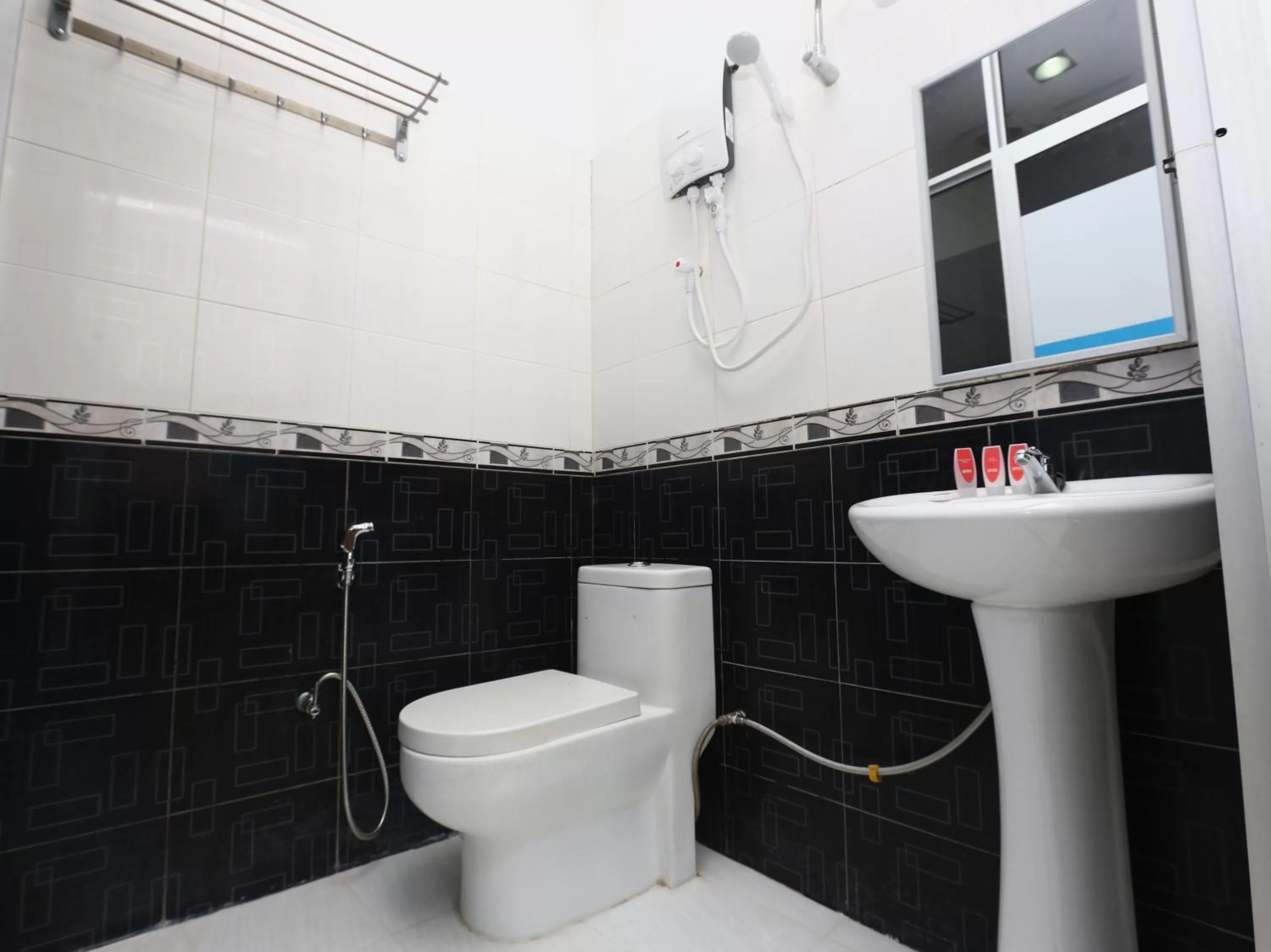 Bathroom in OYO 89435 Nusantara Group Hotel