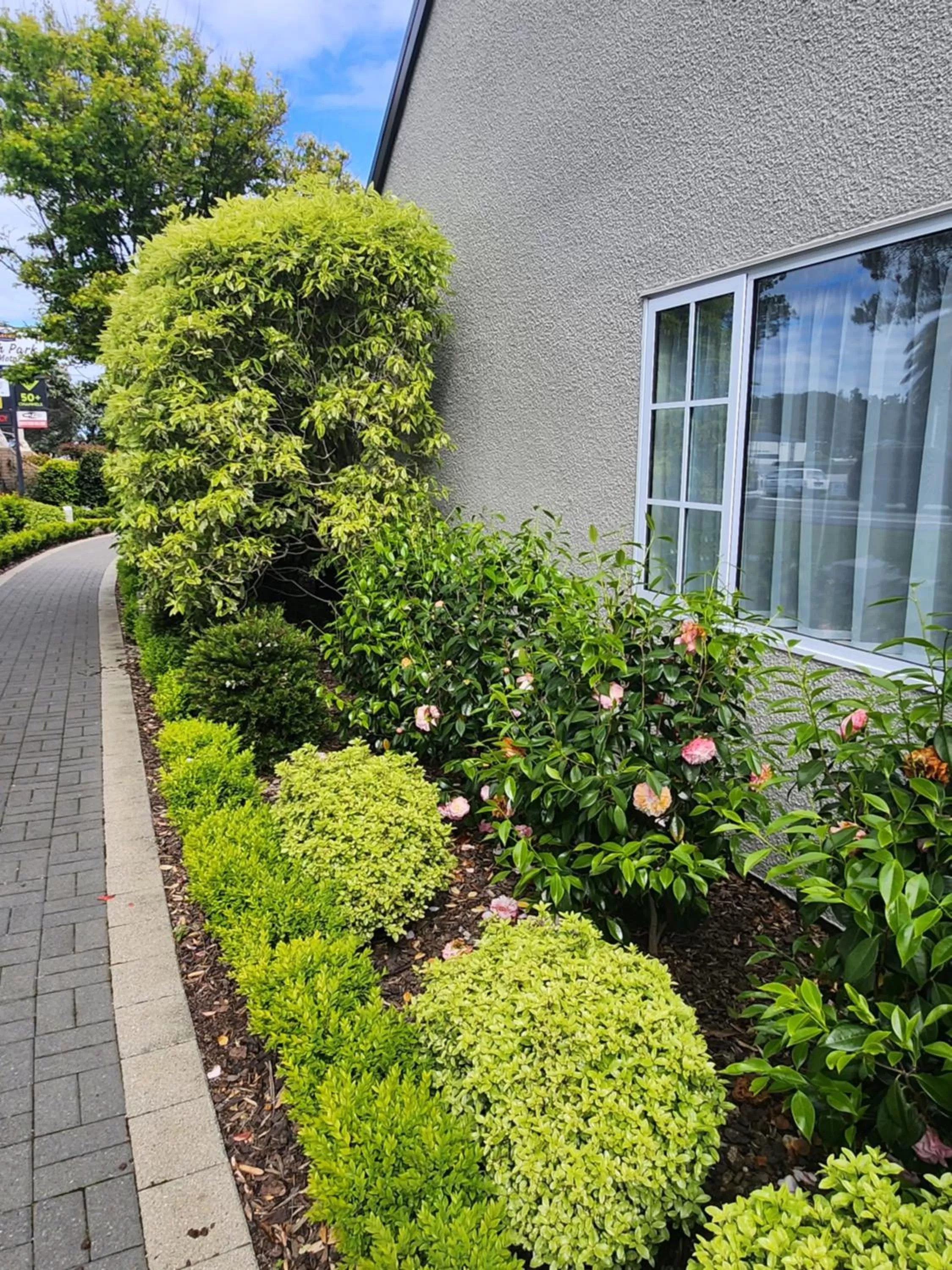 Garden in ASURE Gables Motor Lodge