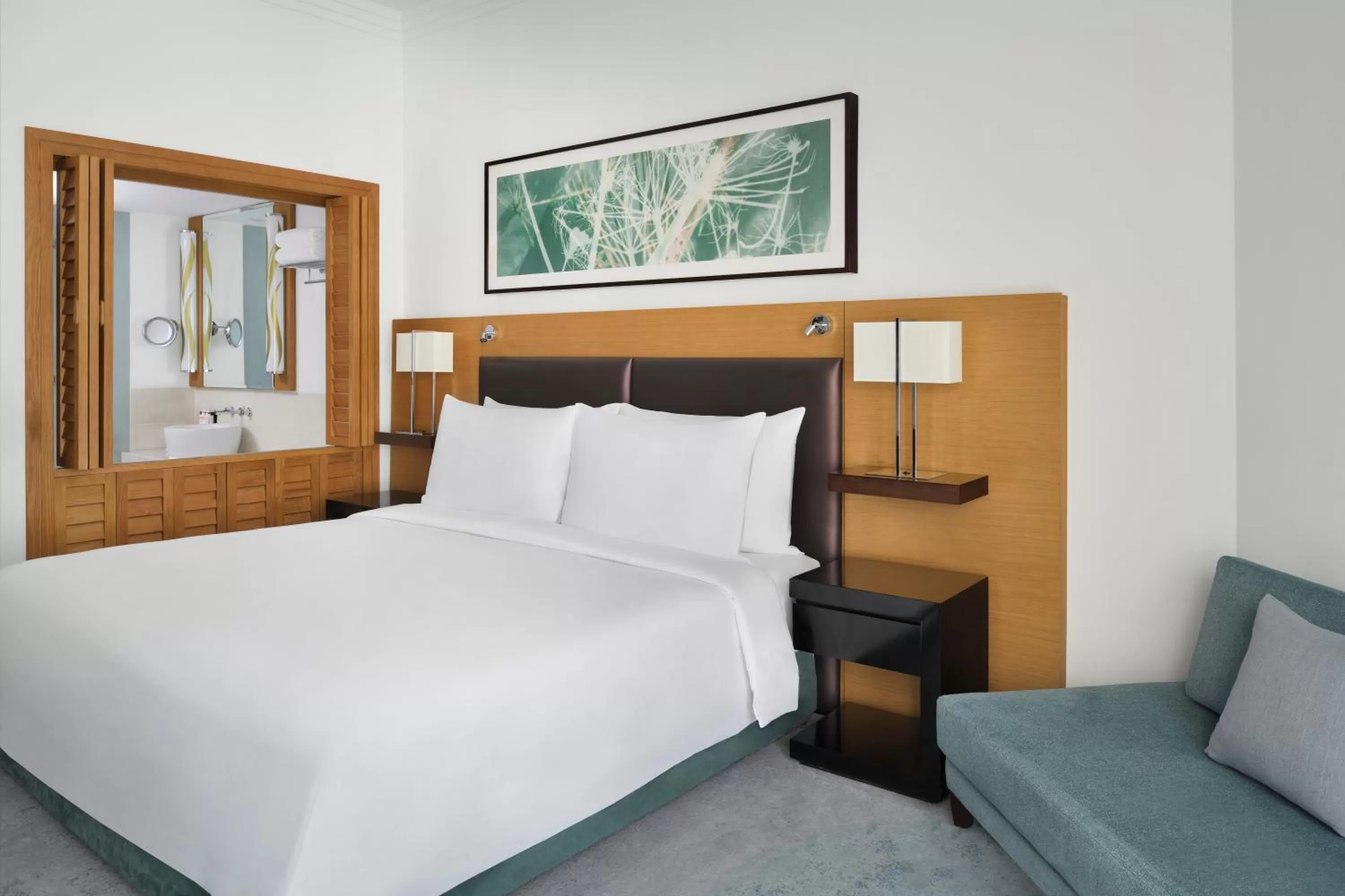 Bedroom, Bed in Mövenpick Hotel Jumeirah Beach