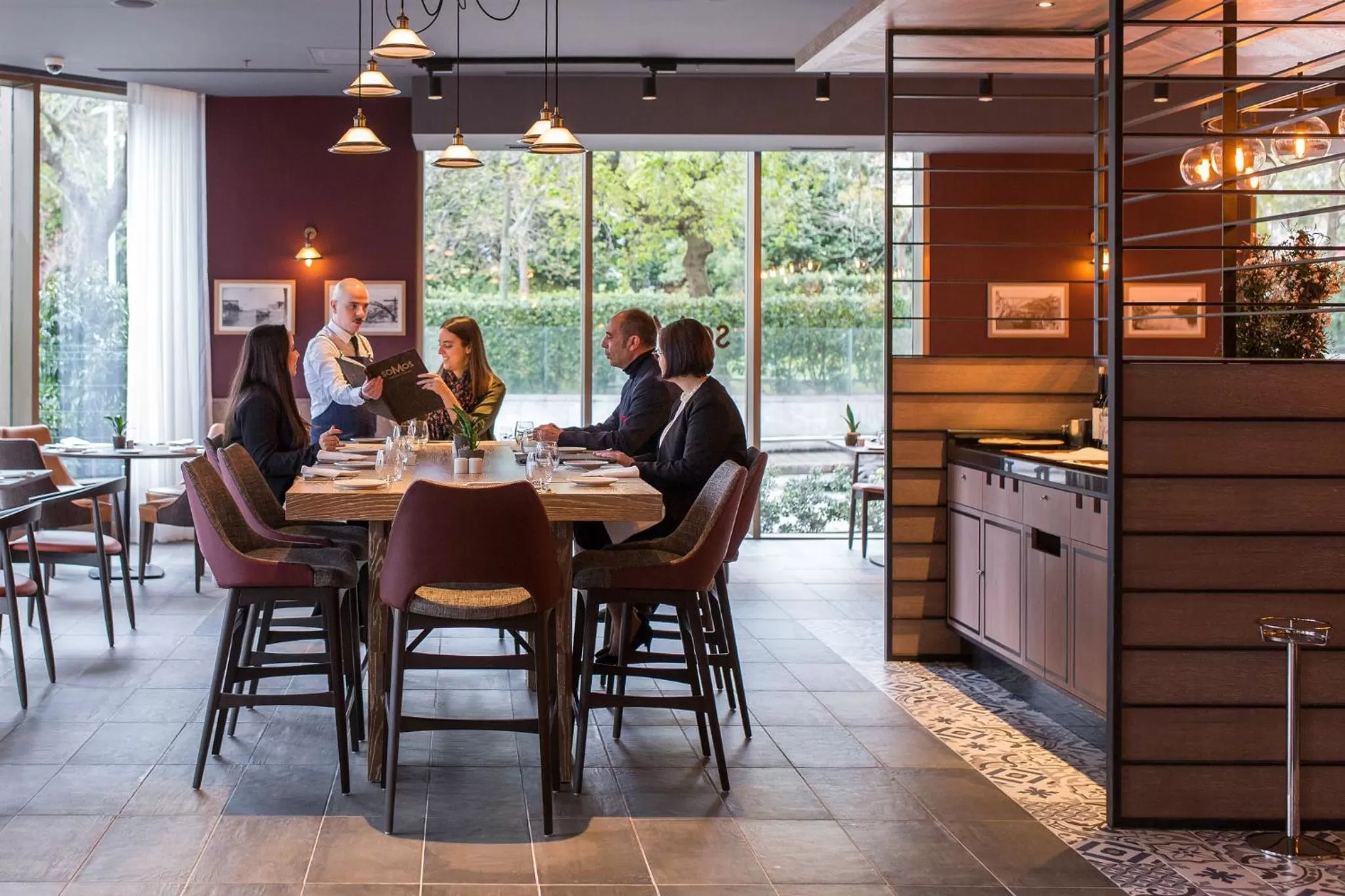 Restaurant/places to eat in Crowne Plaza Porto by IHG