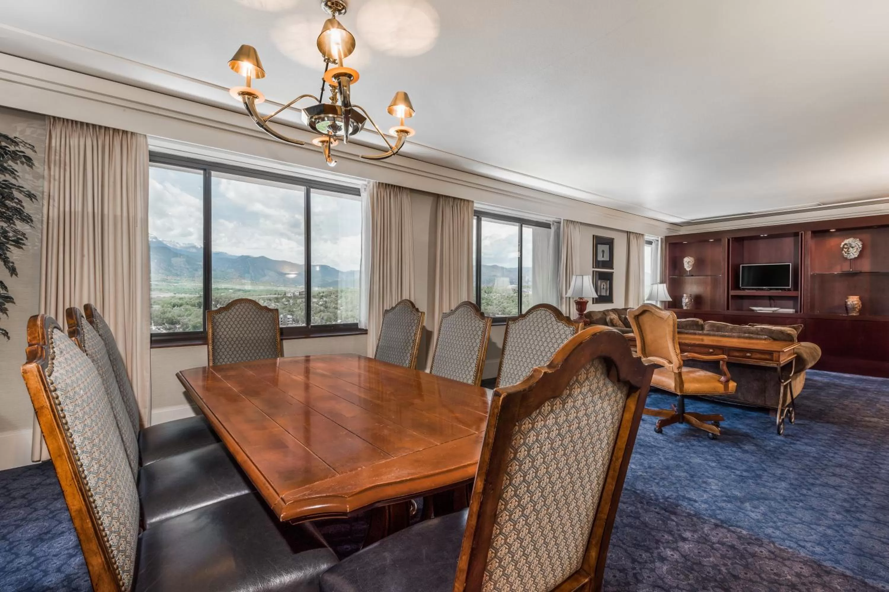 Living room in The Antlers, a Wyndham Hotel