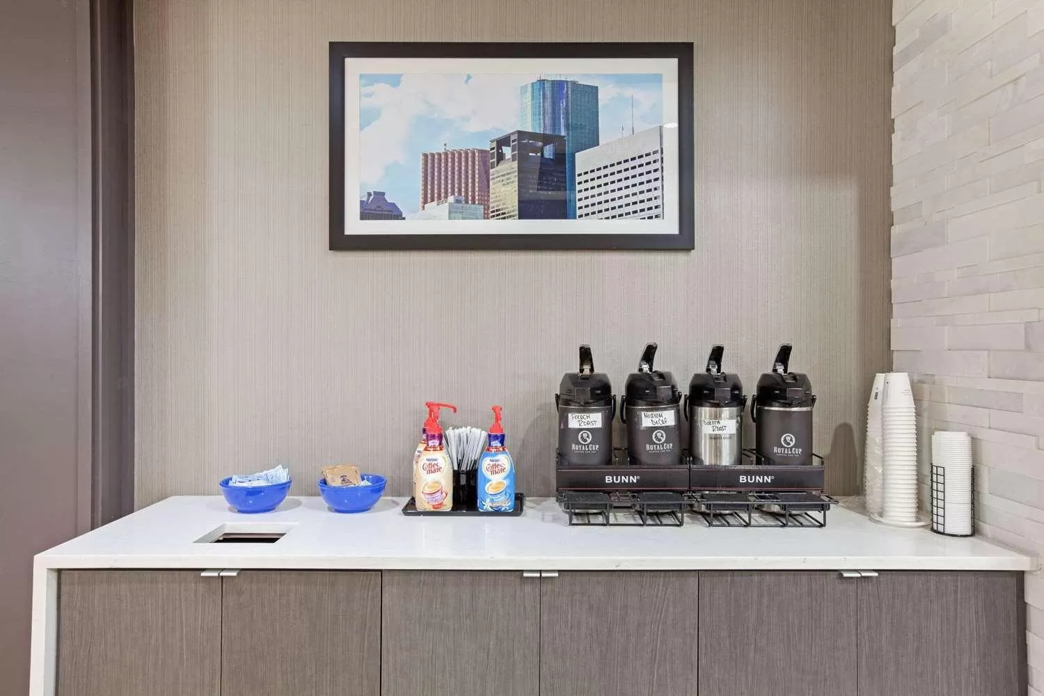 Coffee/tea facilities in La Quinta by Wyndham Pasadena North