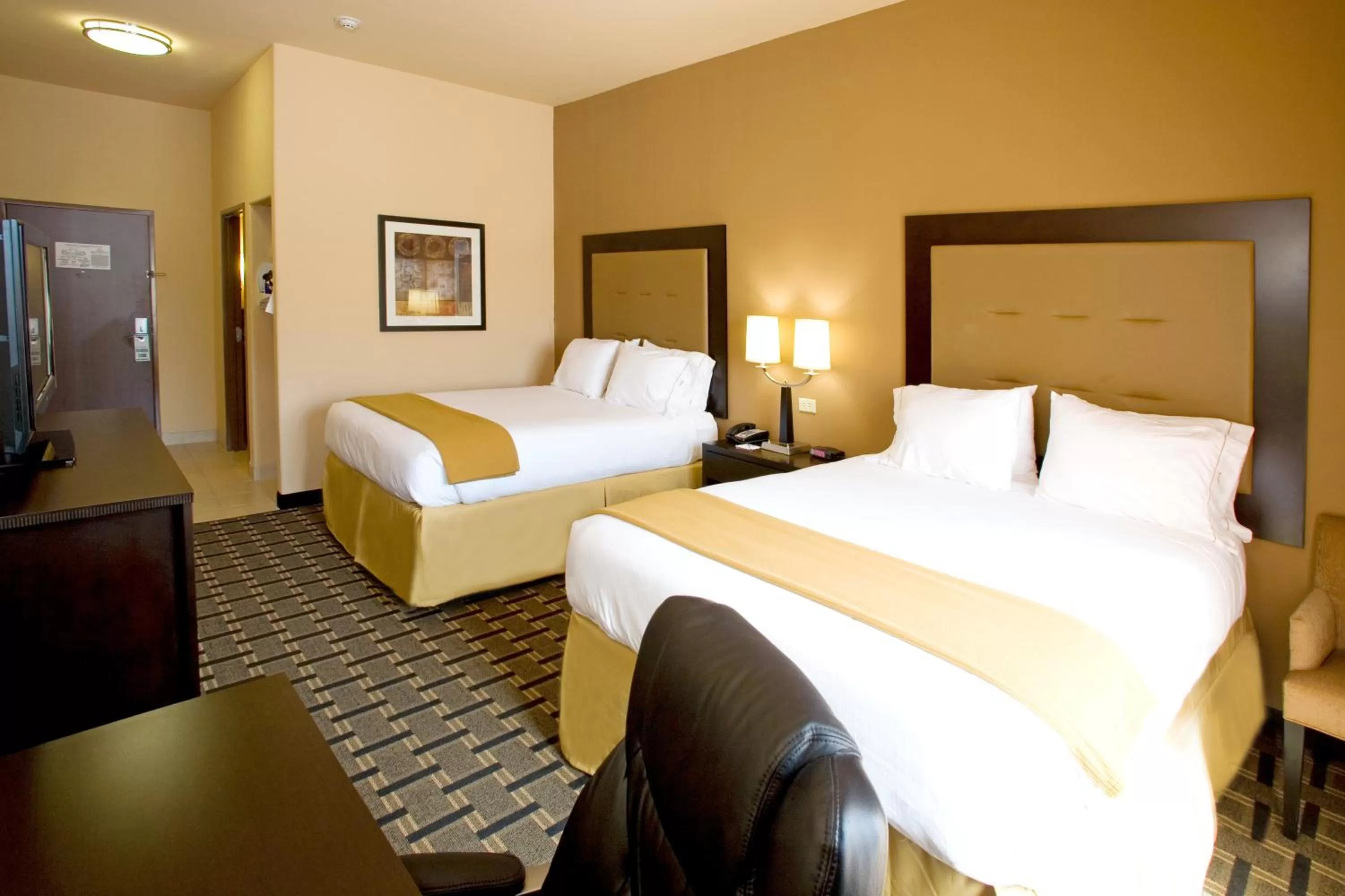 Photo of the whole room, Bed in Holiday Inn Express and Suites Beeville by IHG
