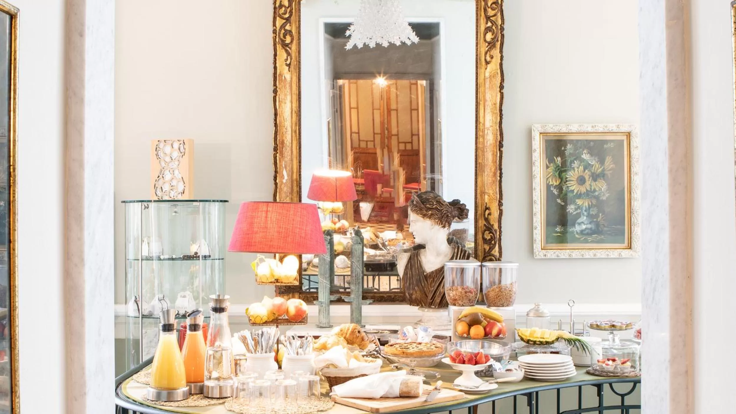 Food and drinks in Villa Belverde Boutique Hotel