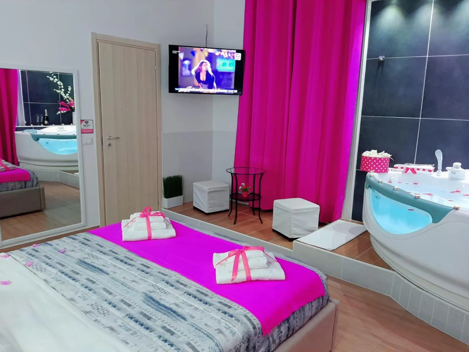 Photo of the whole room, Bed in Red House