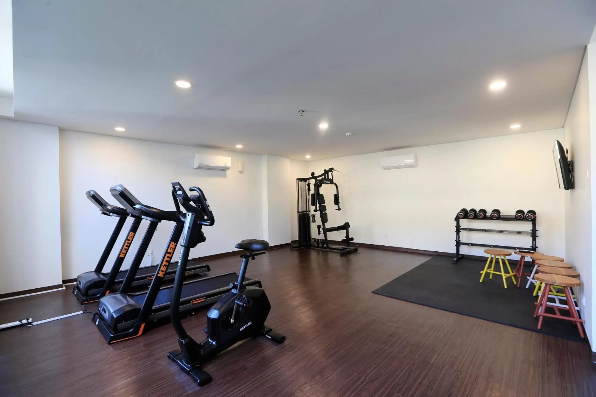 Fitness centre/facilities in Luminor Hotel Purwokerto By WH