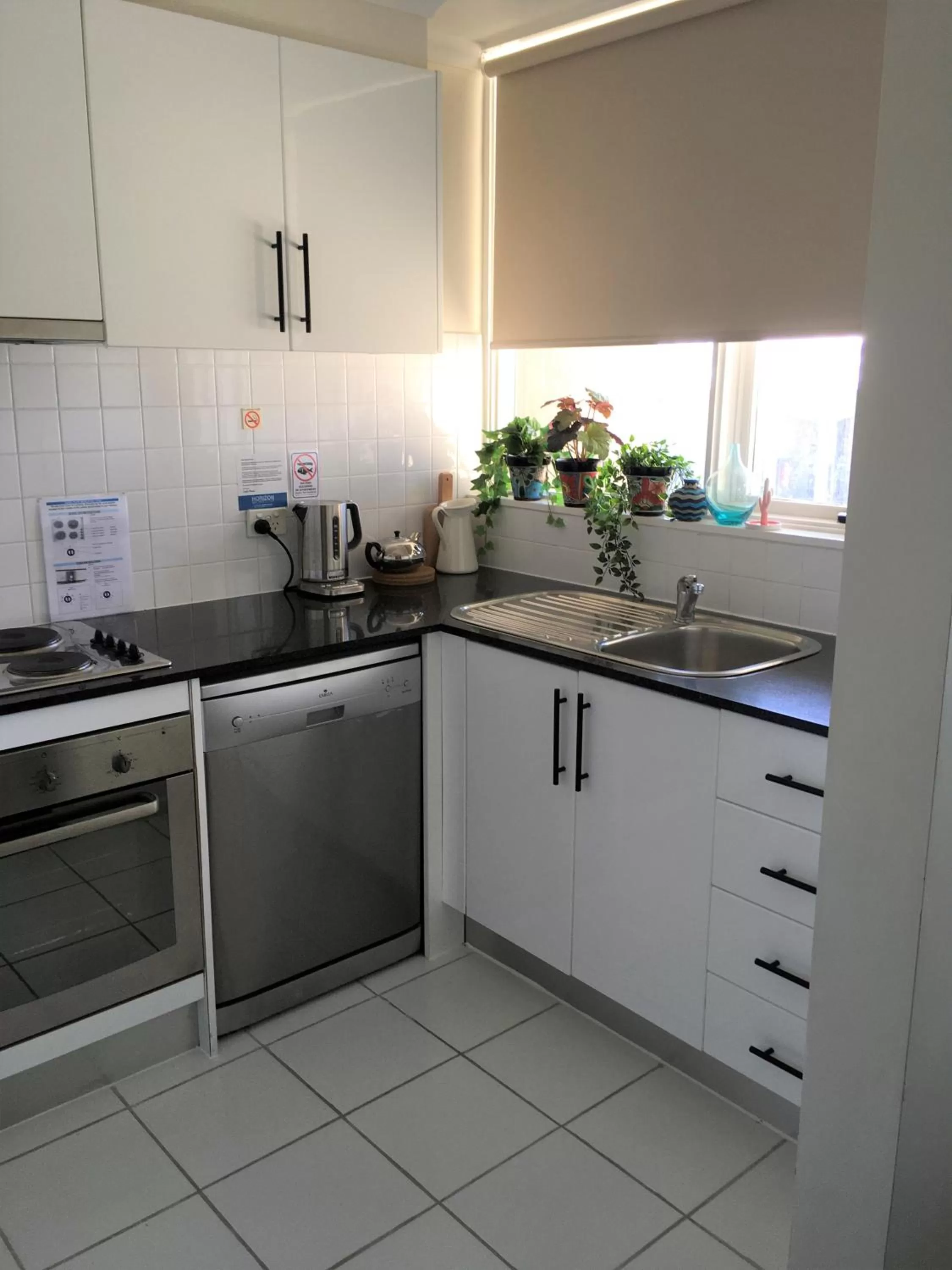 Kitchen or kitchenette in Horizon Holiday Apartments