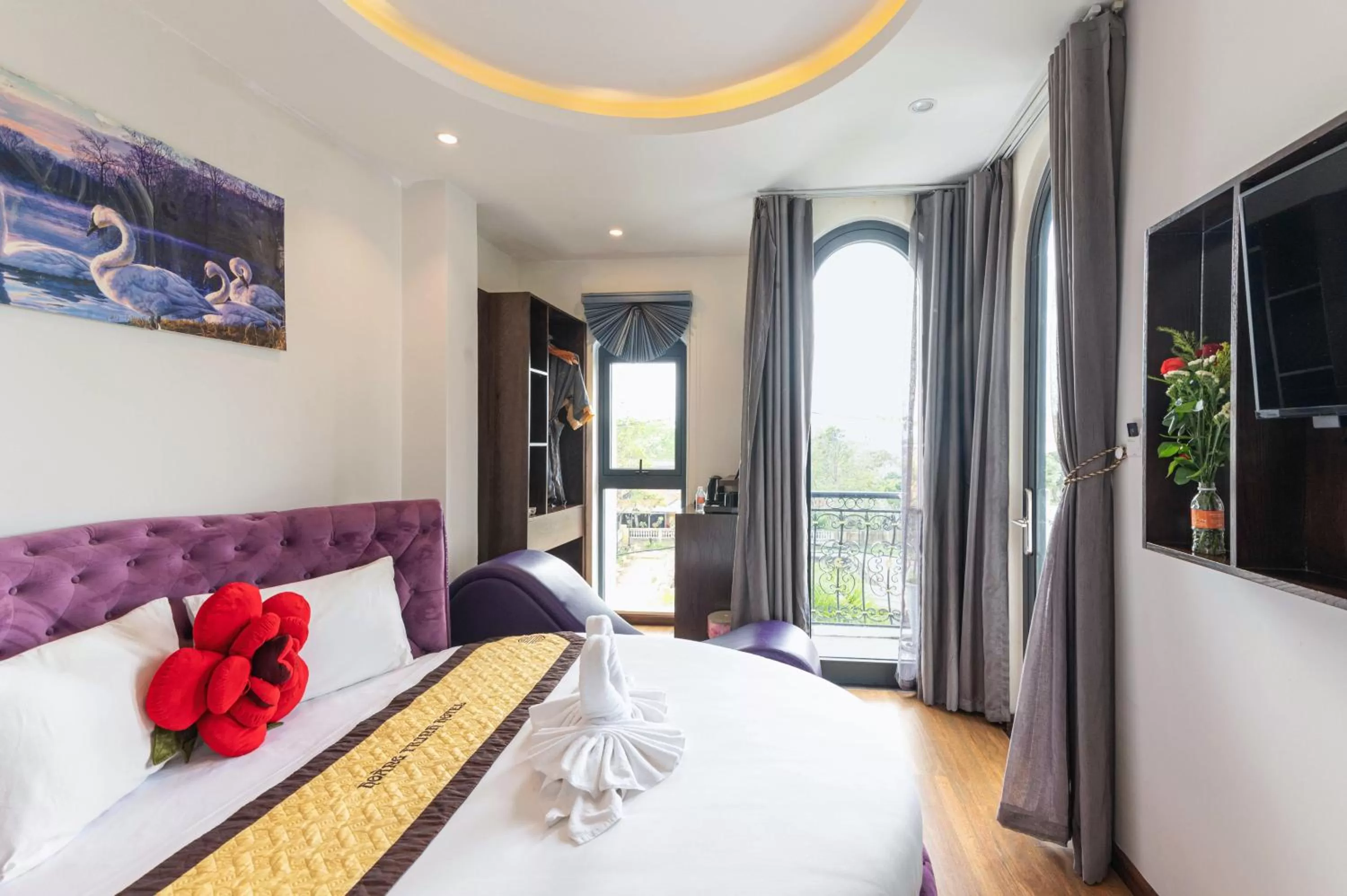 Bedroom, Bed in Hoang Trinh Hotel