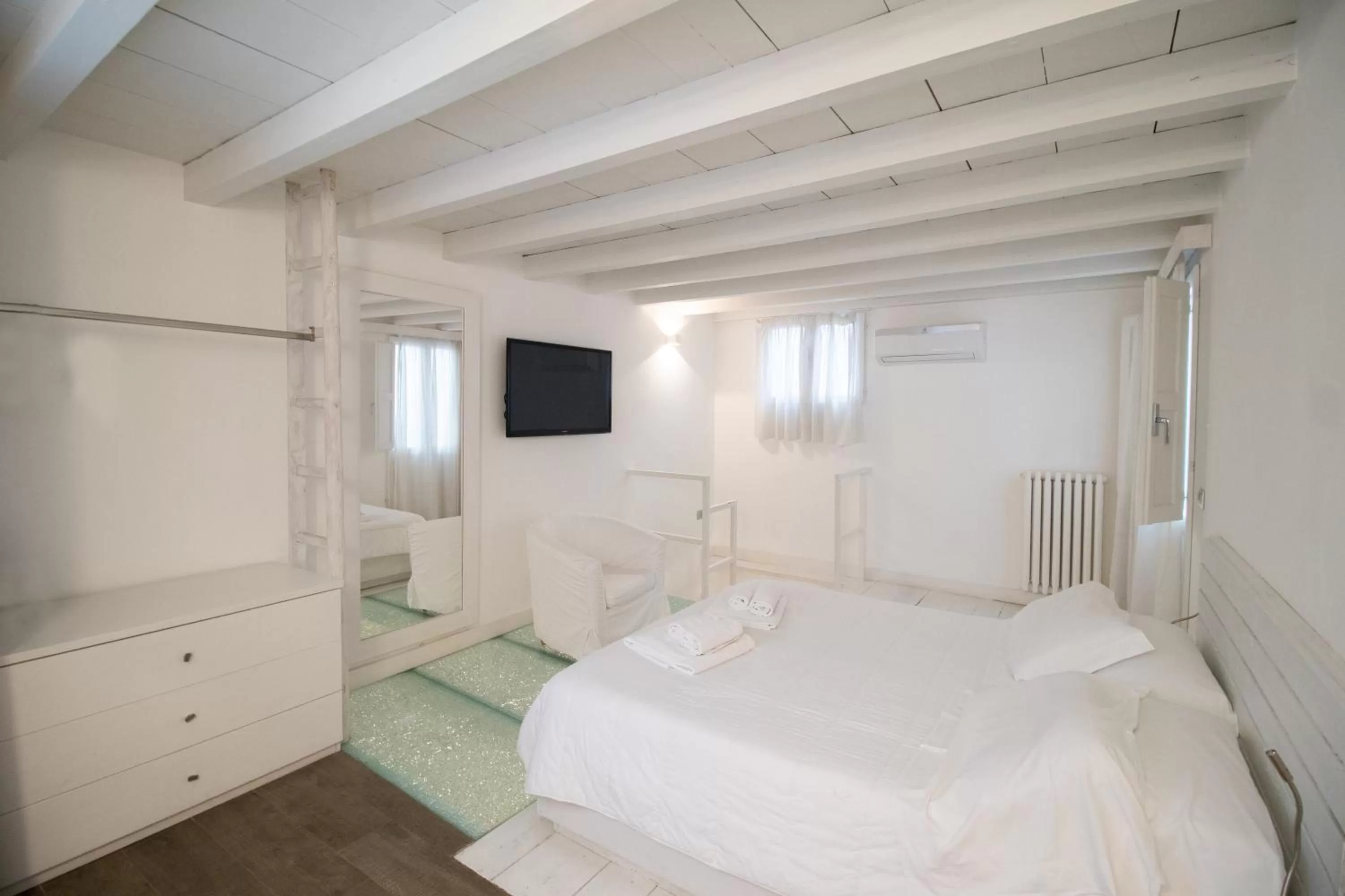 Photo of the whole room, Bed in Casa Balmes