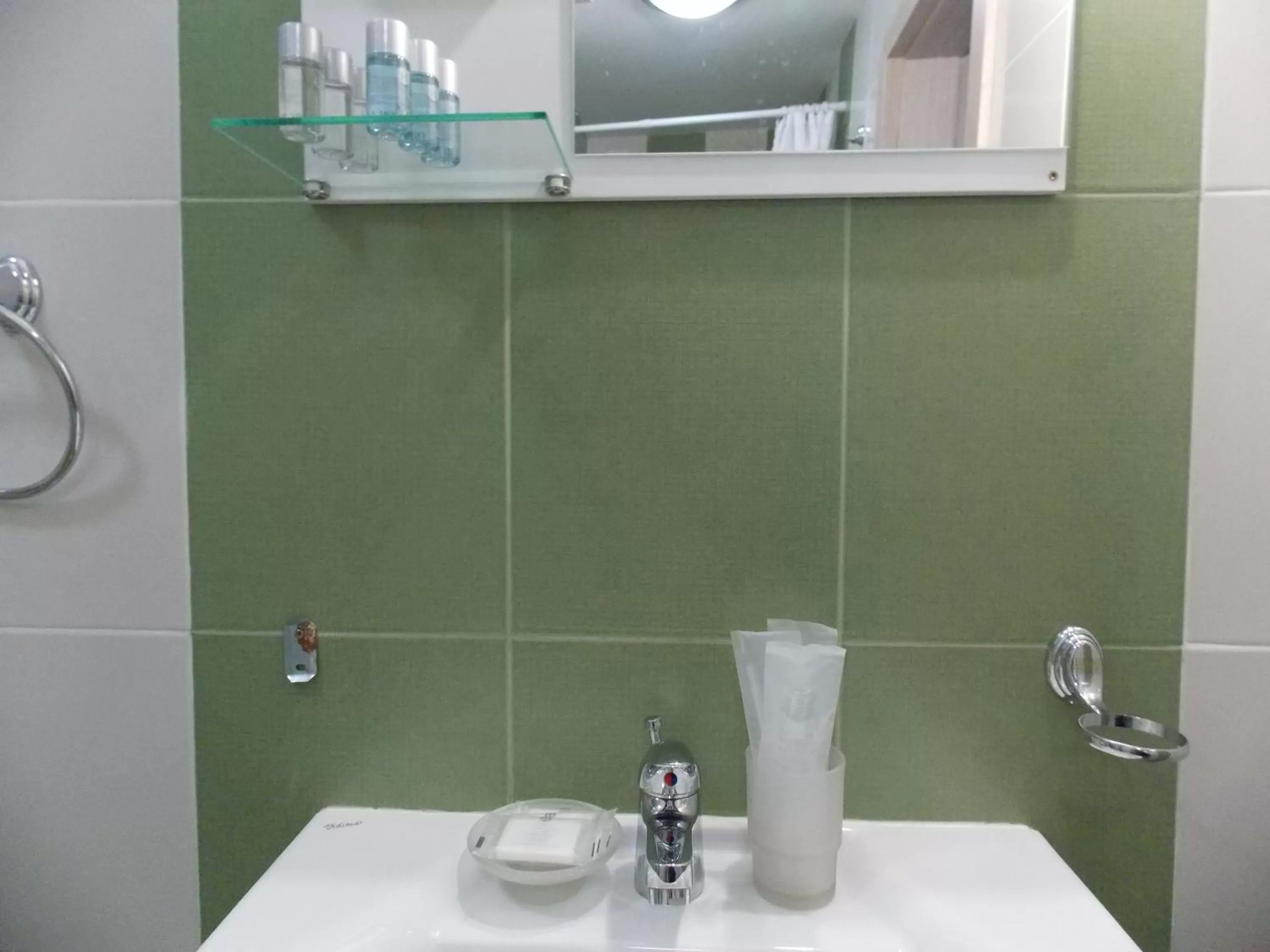 Bathroom, Kitchen/Kitchenette in Apart Hotel Rosen