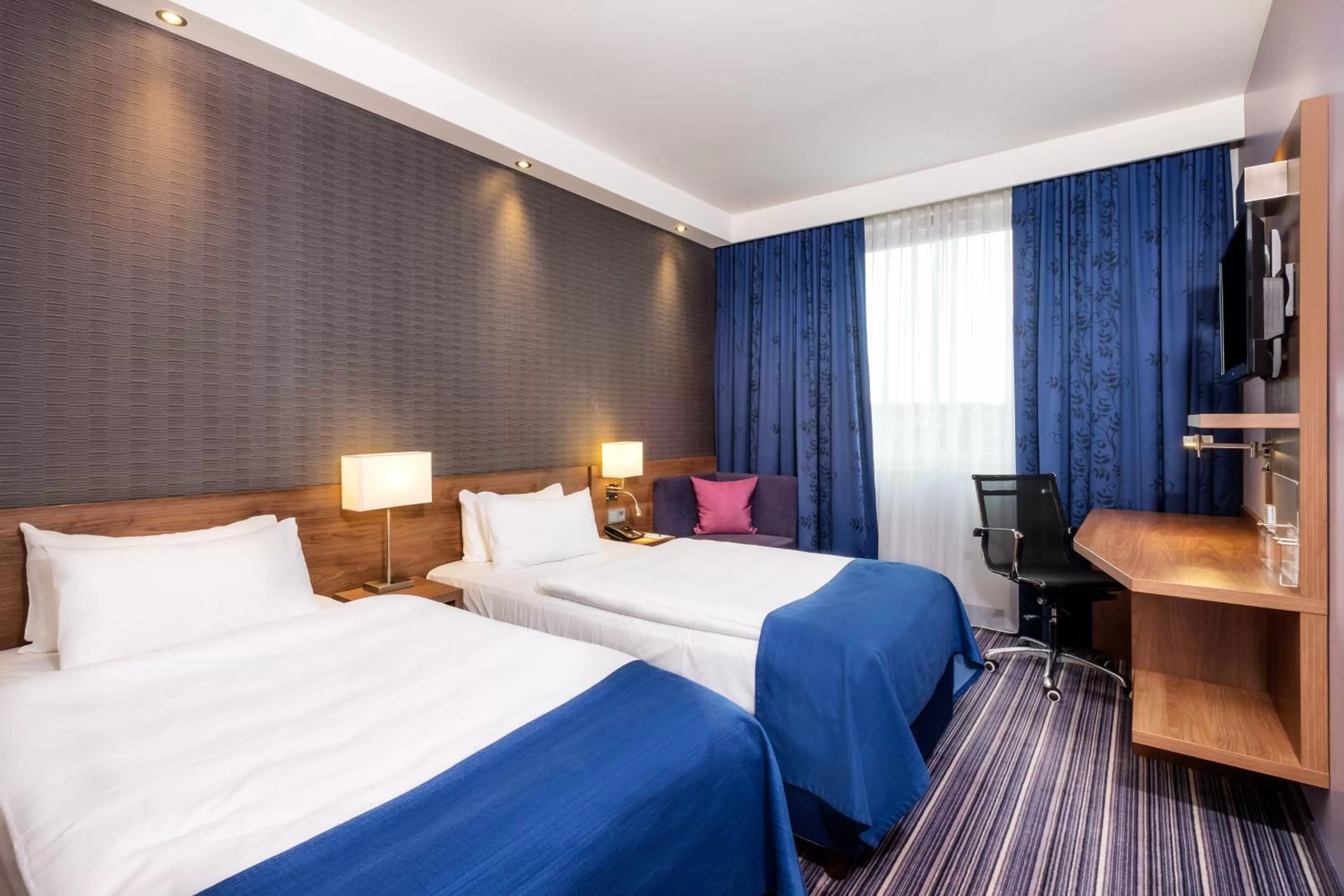 Photo of the whole room, Bed in Holiday Inn Express Friedrichshafen by IHG