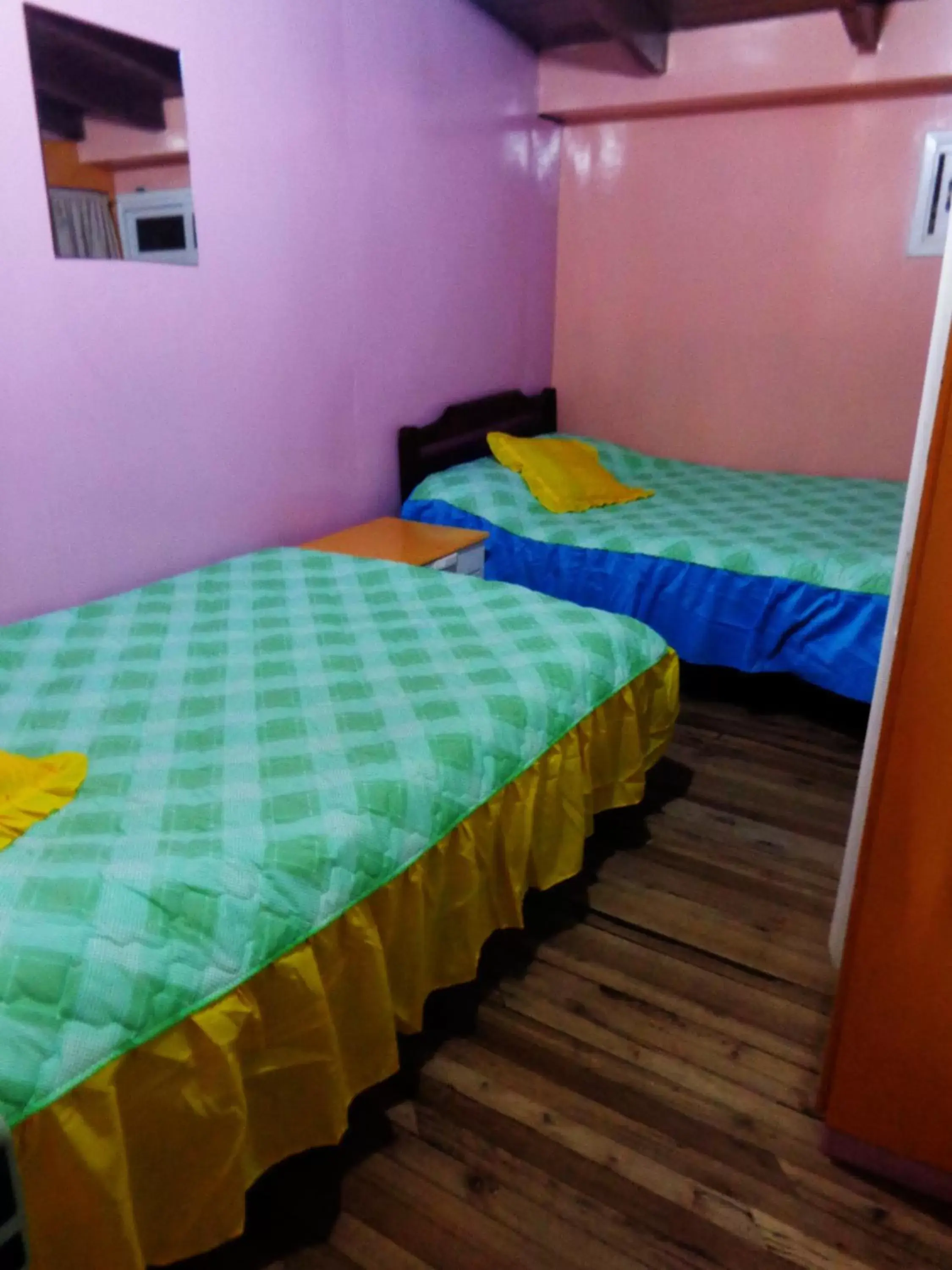 Twin Room with Shared Bathroom in Hostal Yumbo Imperial Twin Room with Shared Bathroom in Hostal Yumbo Imperial