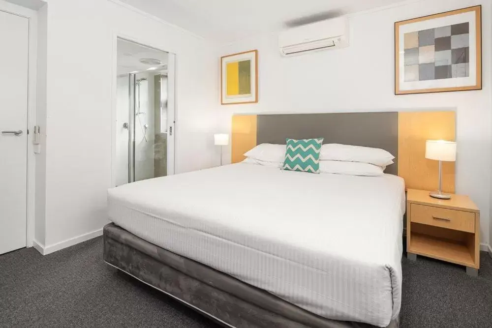 Two-Bedroom Apartment with Bay View in Corrigans Cove Two-Bedroom Apartment with Bay View in Corrigans Cove