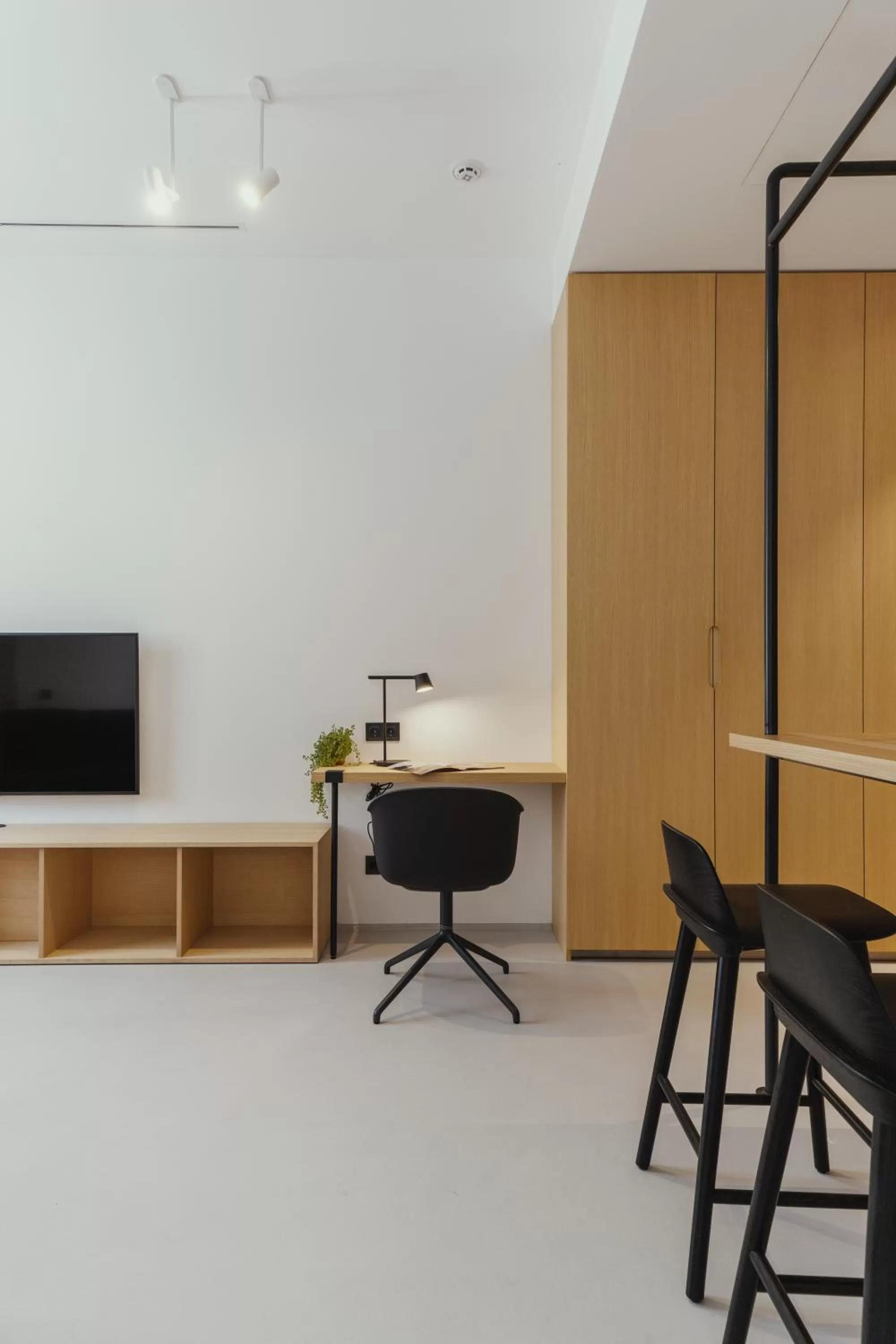 TV/Entertainment Center in Owntown Apart Hotel