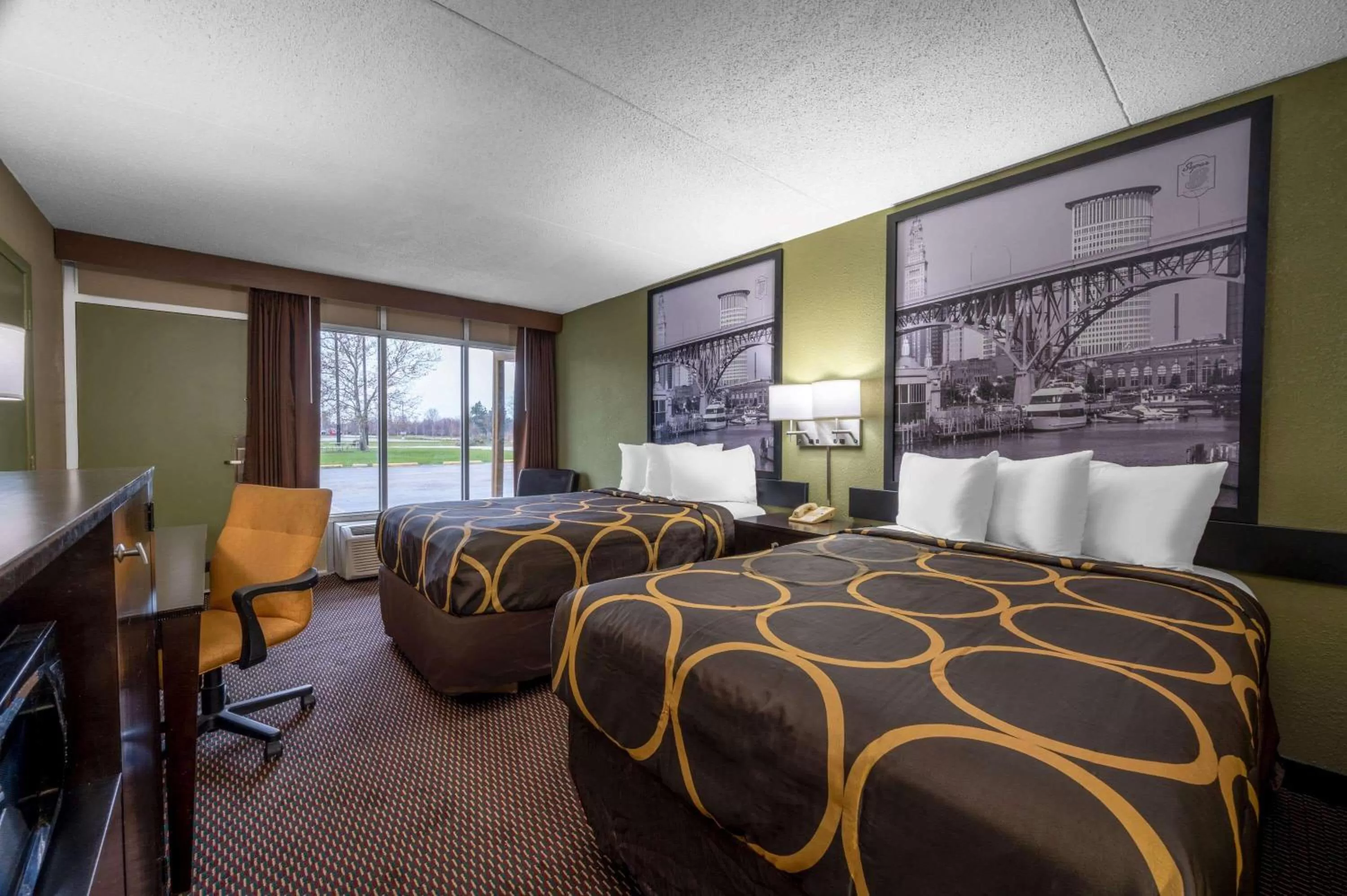 Photo of the whole room, Bed in Super 8 by Wyndham Perrysburg-Toledo
