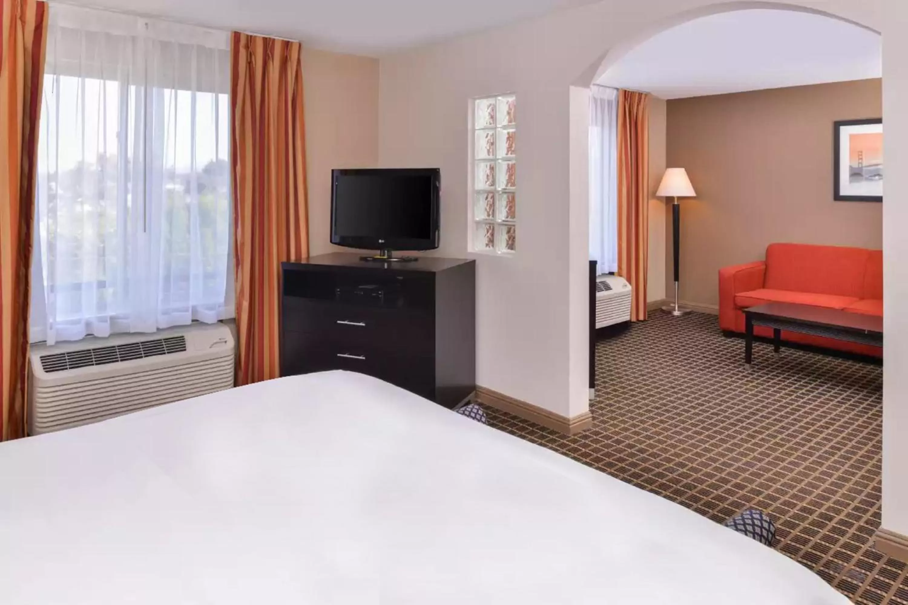 Photo of the whole room, Bed in Hotel Nova SFO