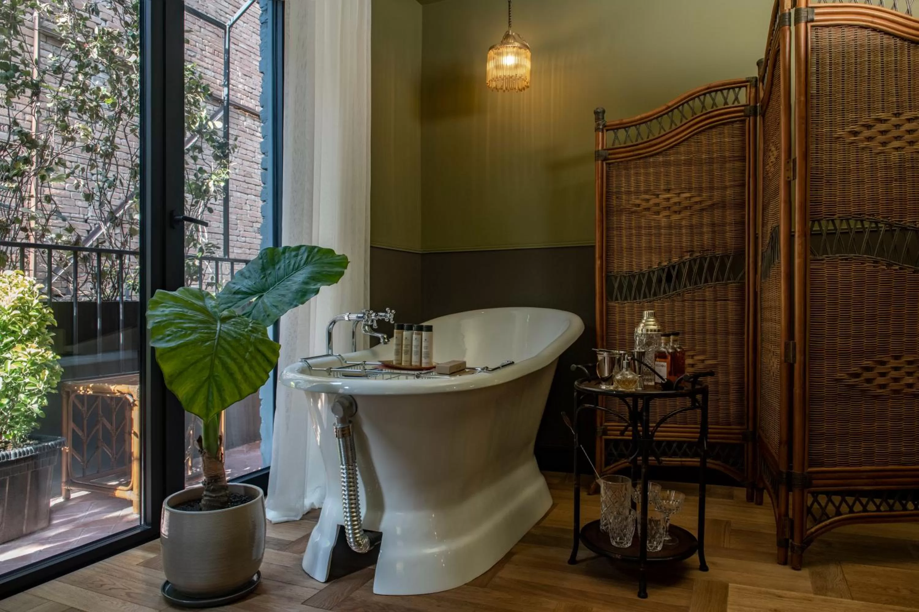 Bath in Communal Hotel Plekhanovi