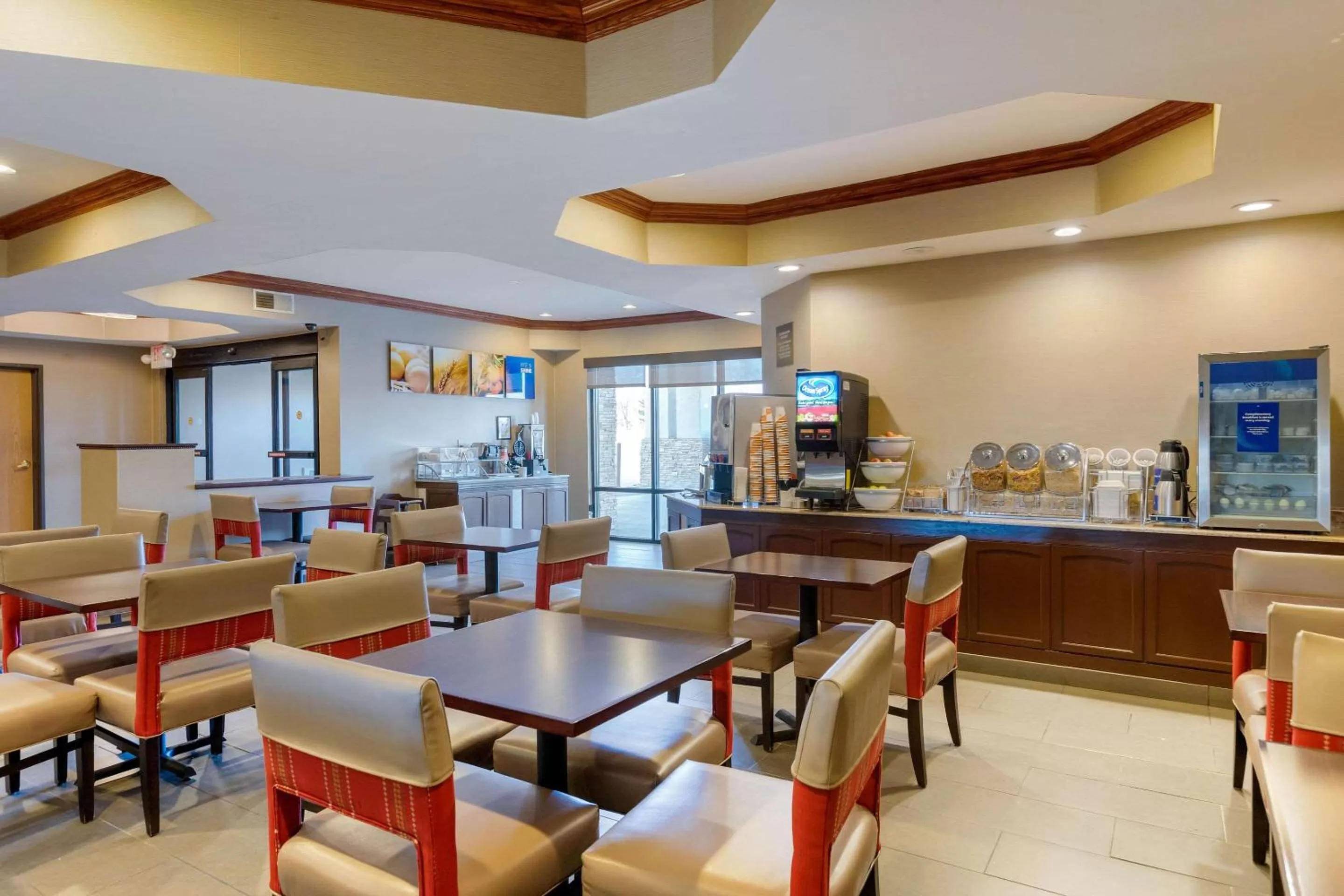 Restaurant/places to eat in Comfort Suites South Haven near I-96