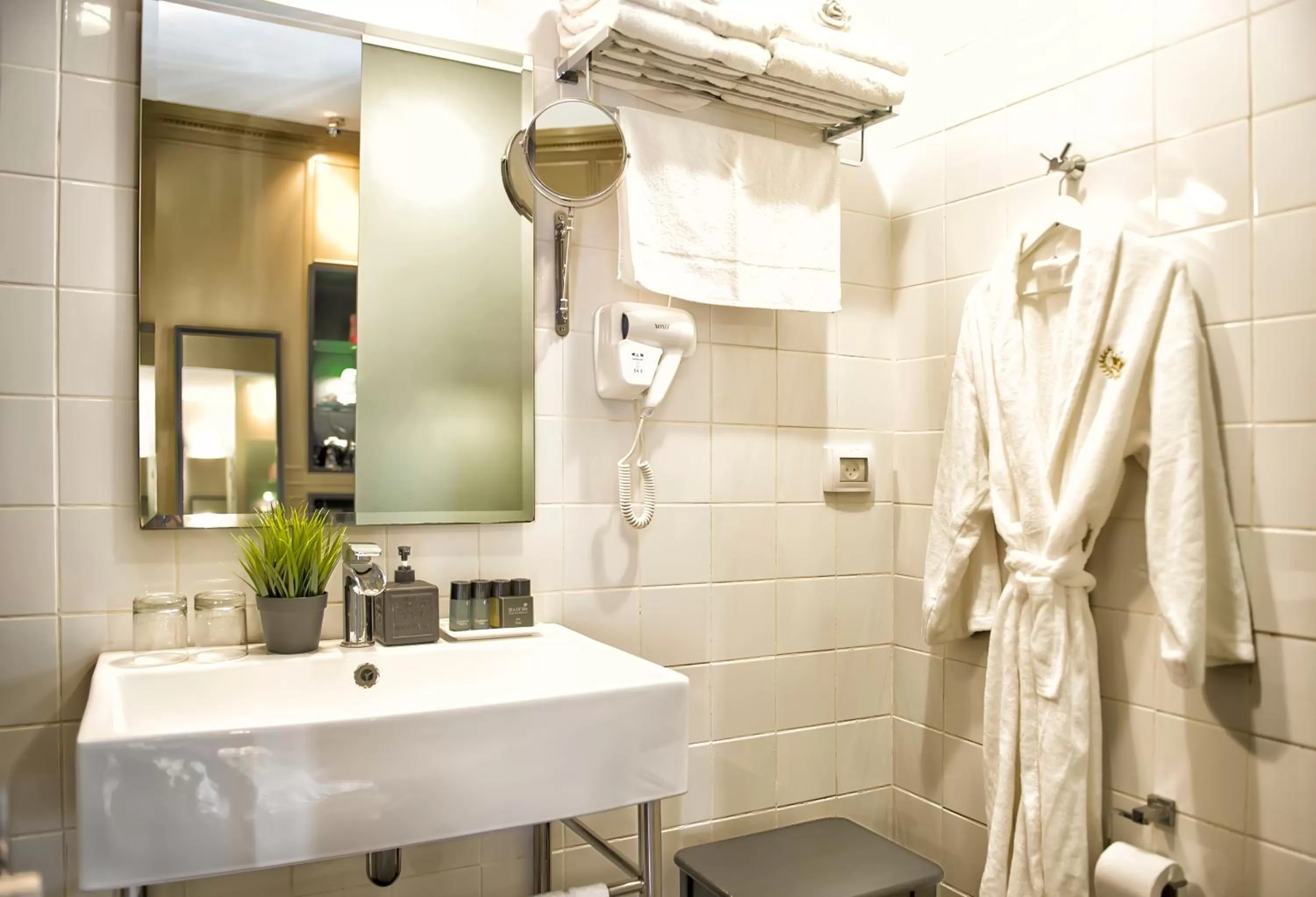 Property logo or sign in Montefiore 16 - Urban Boutique Hotel