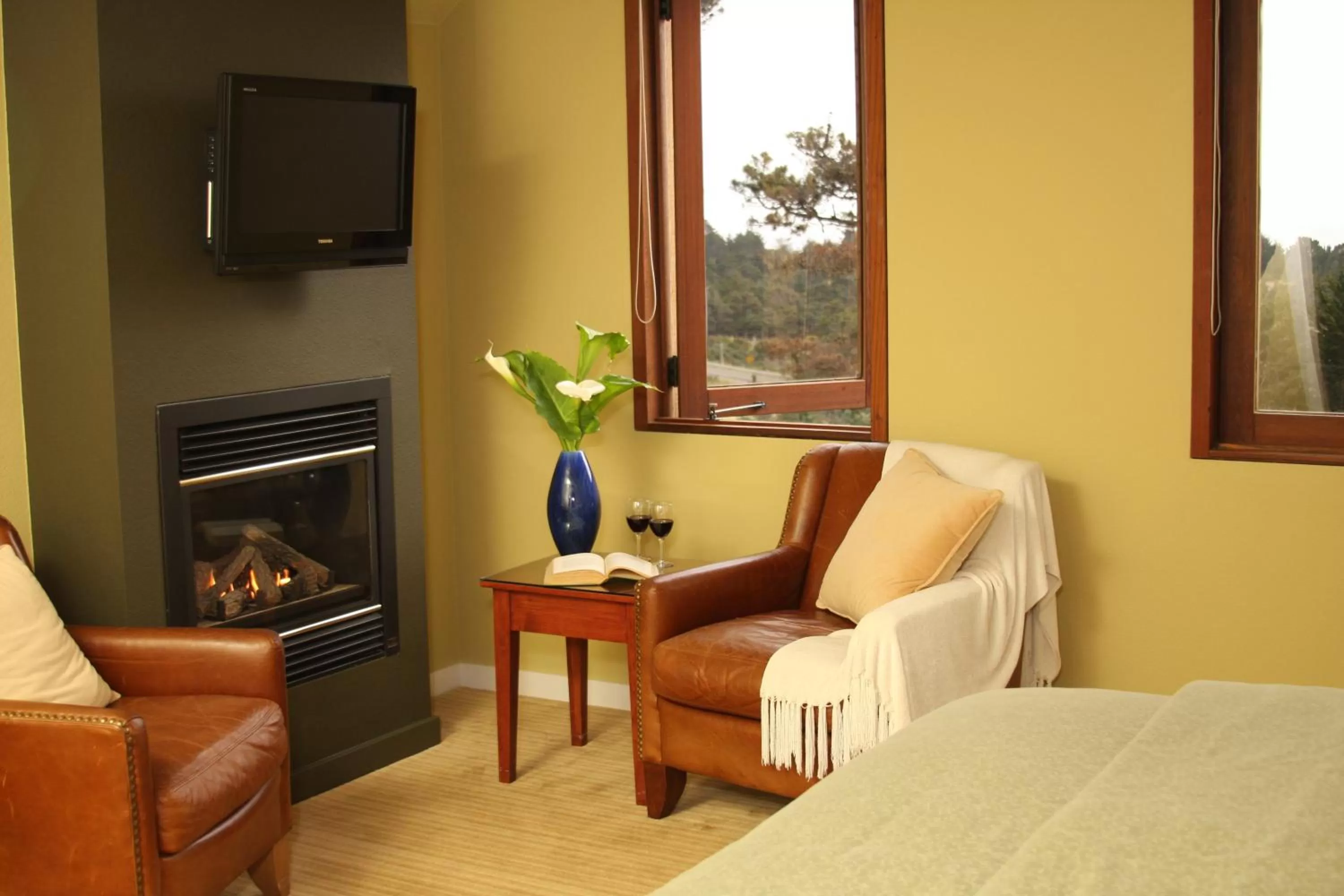 Bed in Brewery Gulch Inn & Spa