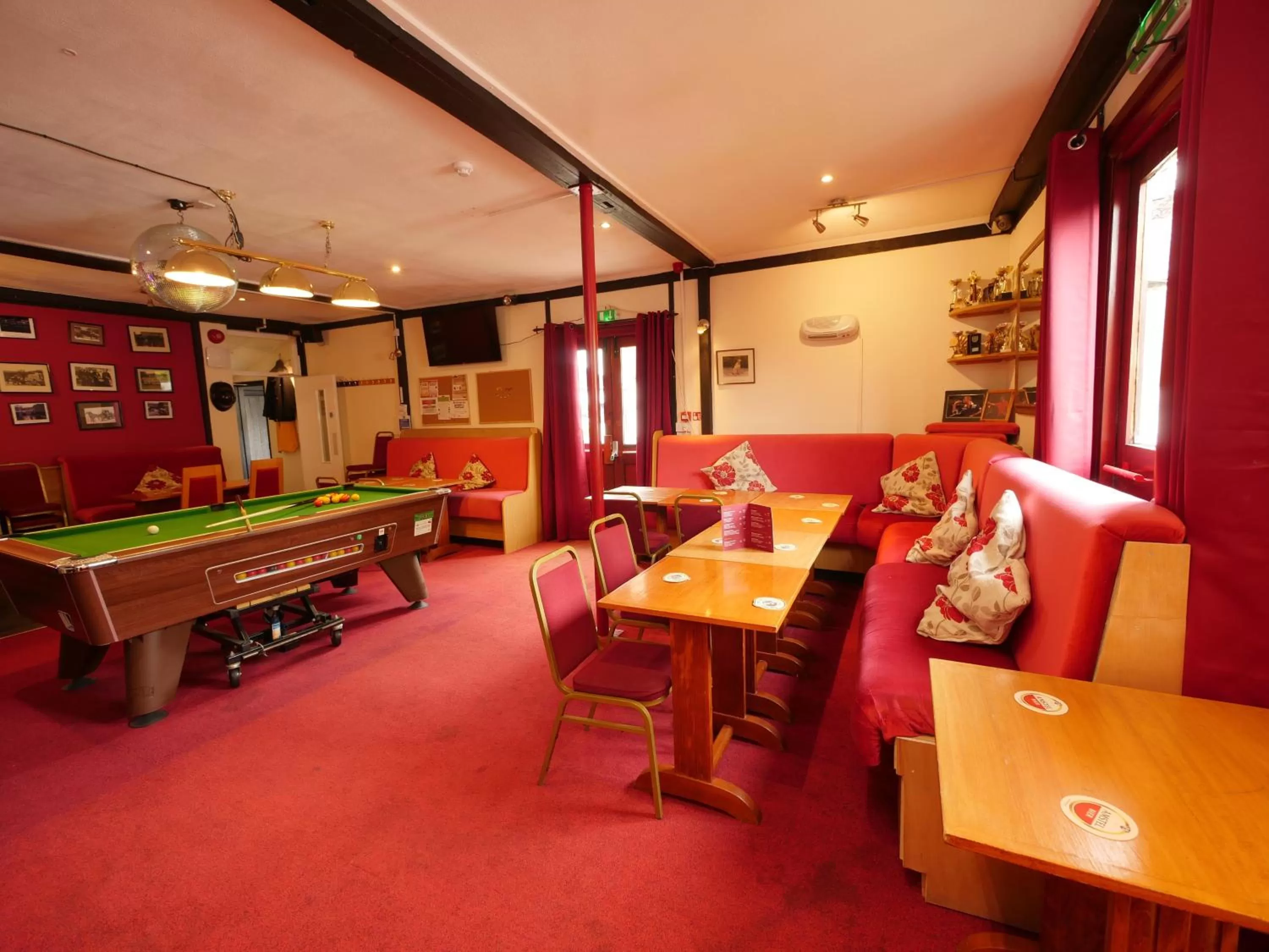 Communal lounge/ TV room in The Five Bells, Eastry