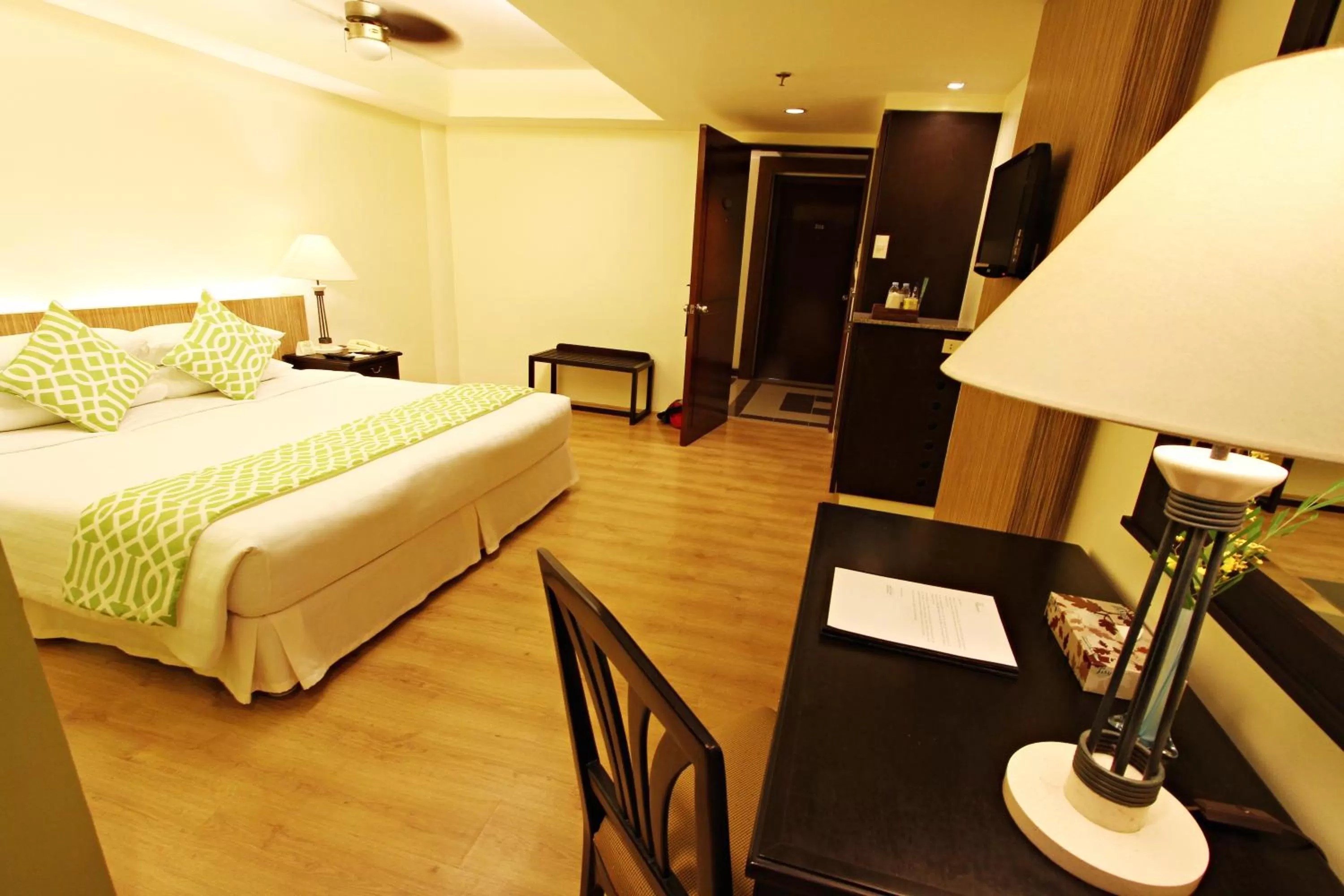 Photo of the whole room, Bed in Hotel Fleuris