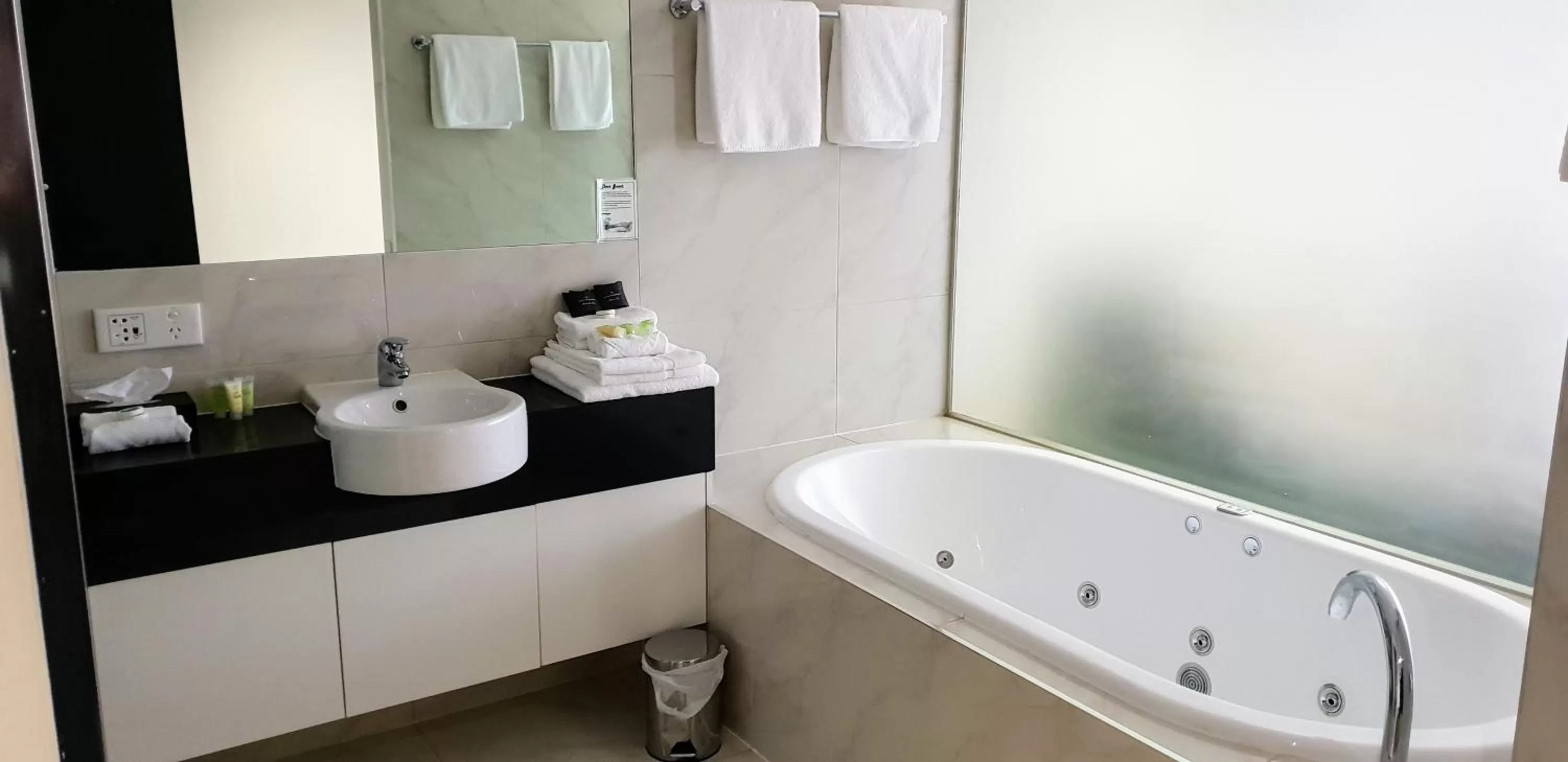 Bathroom in Hogans Motel