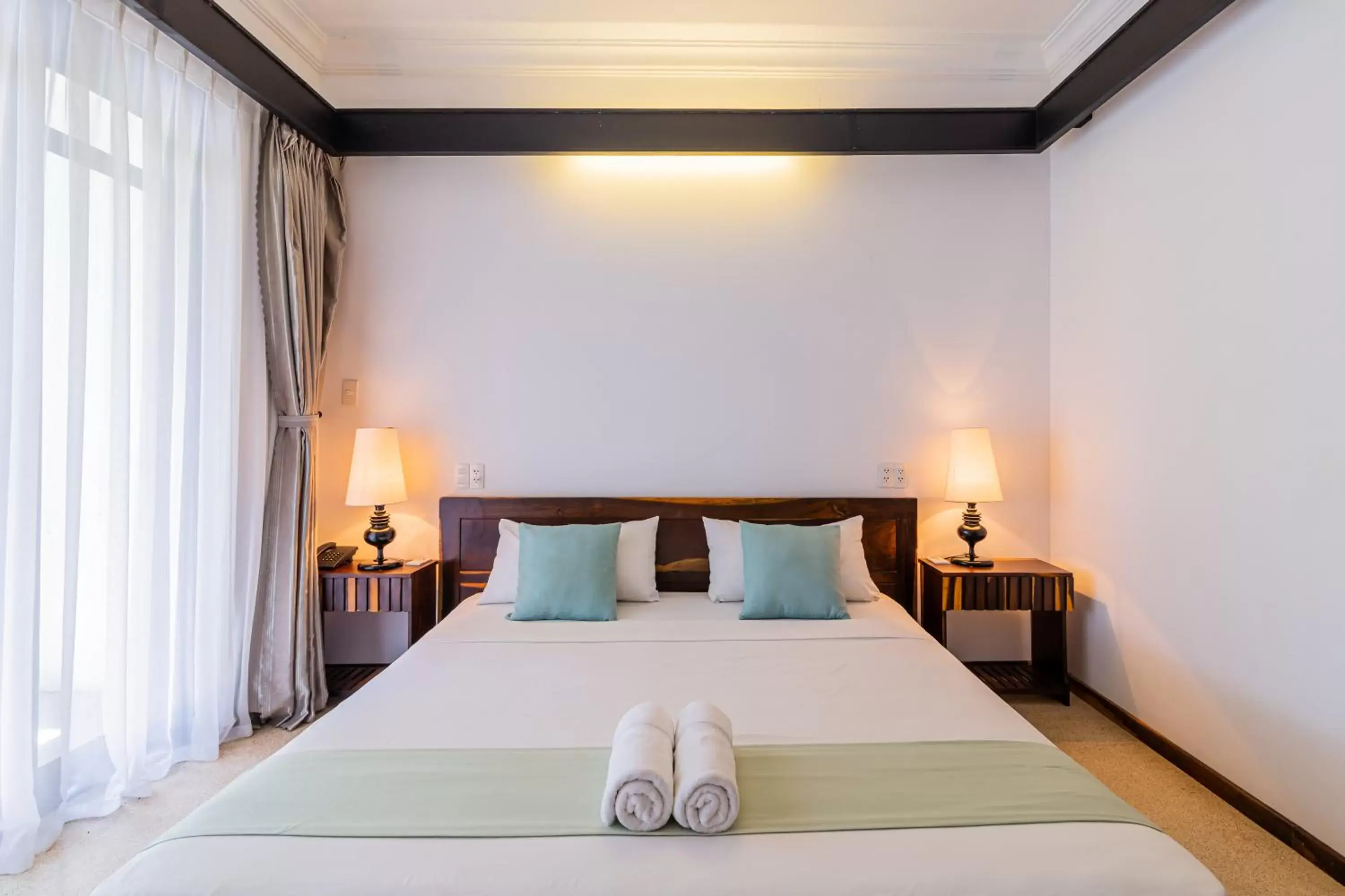 King Room with Lake View in Tra Que Mansion King Room with Lake View in Tra Que Mansion