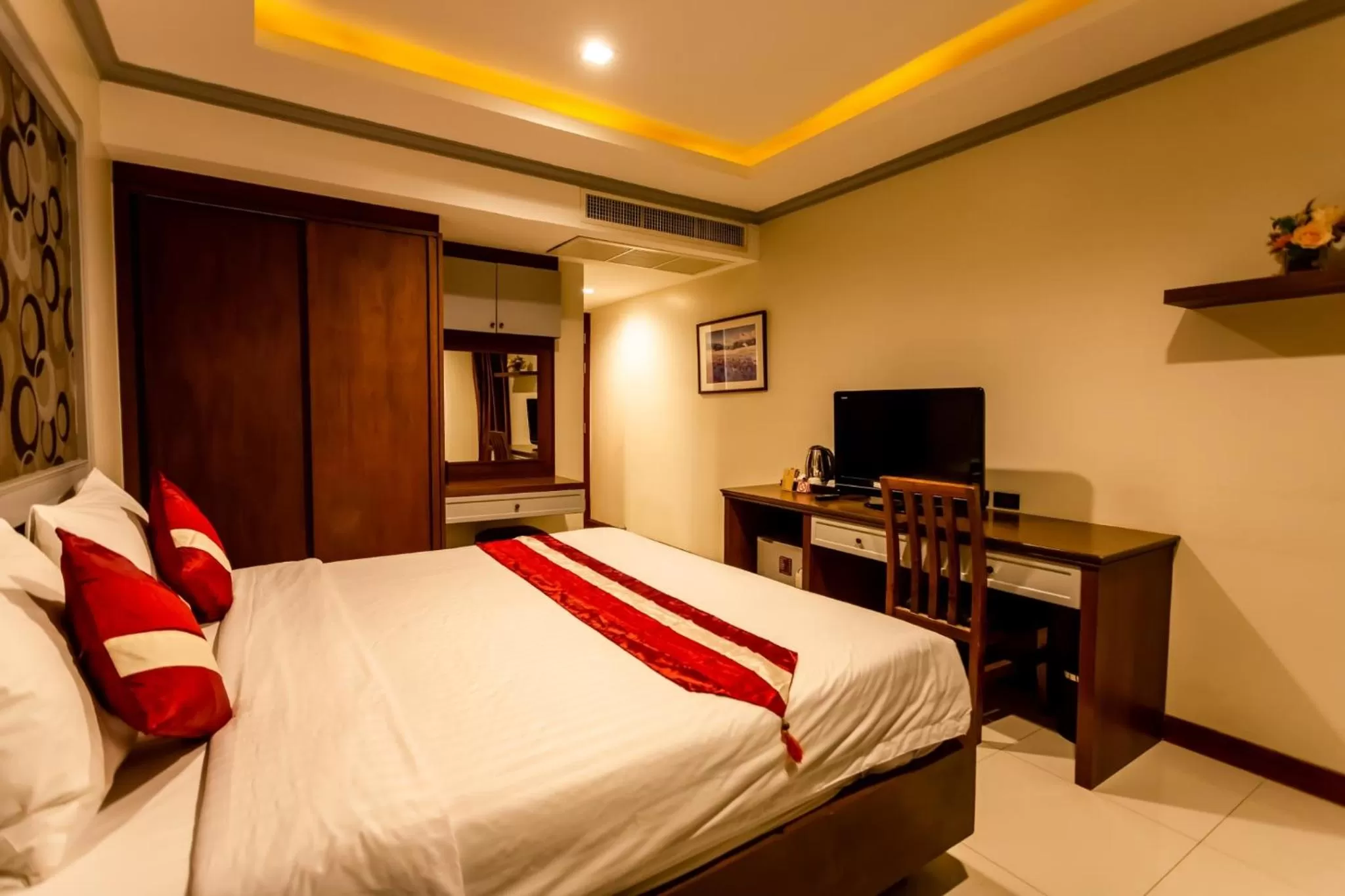 Photo of the whole room, Bed in Honey Boutique Hotel