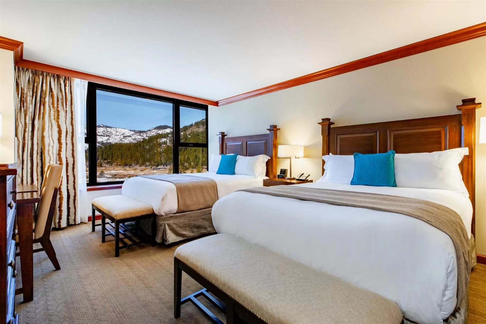 Bed in Everline Resort and Spa, Lake Tahoe