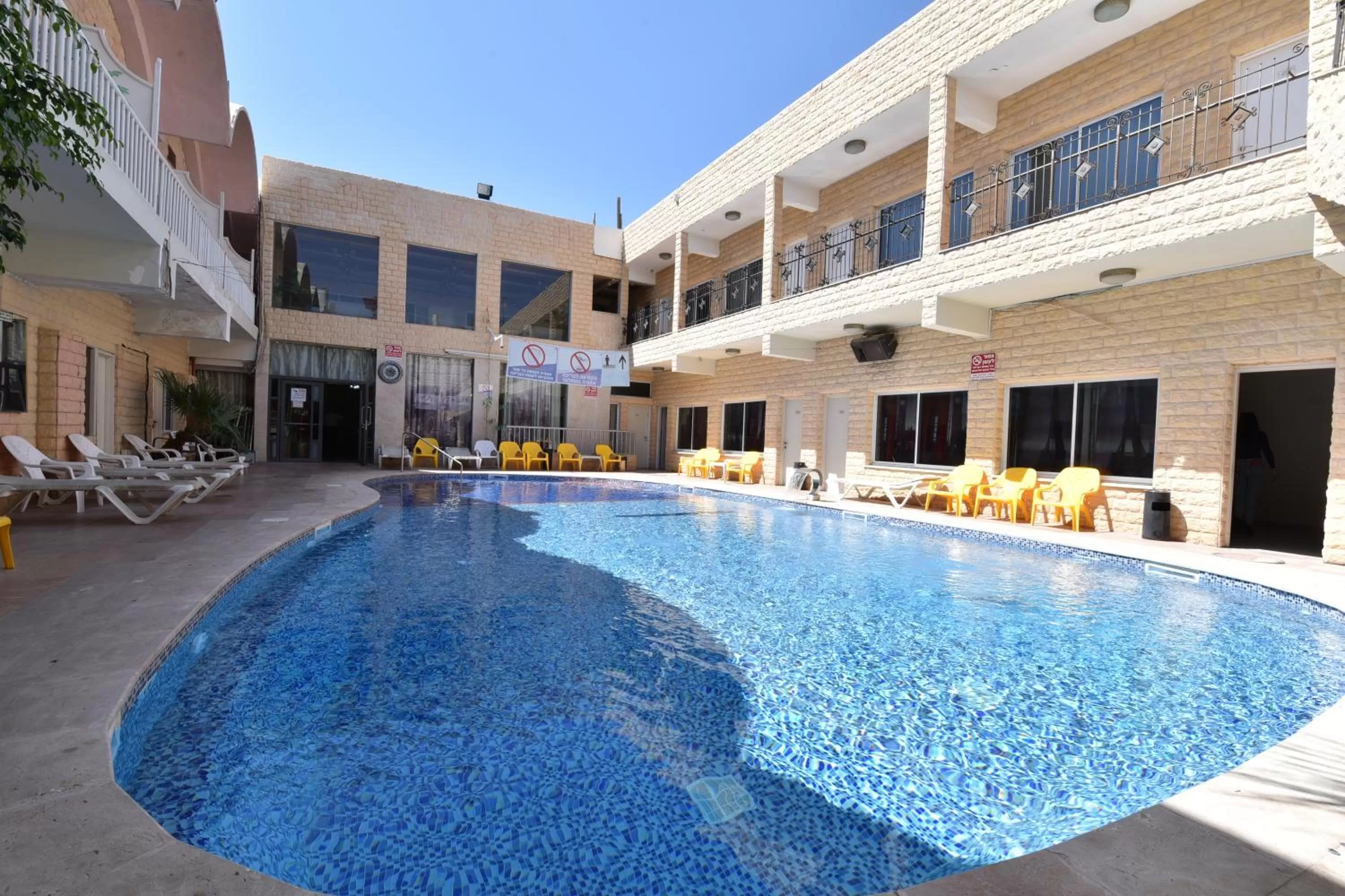 Swimming pool in Hotel Maman