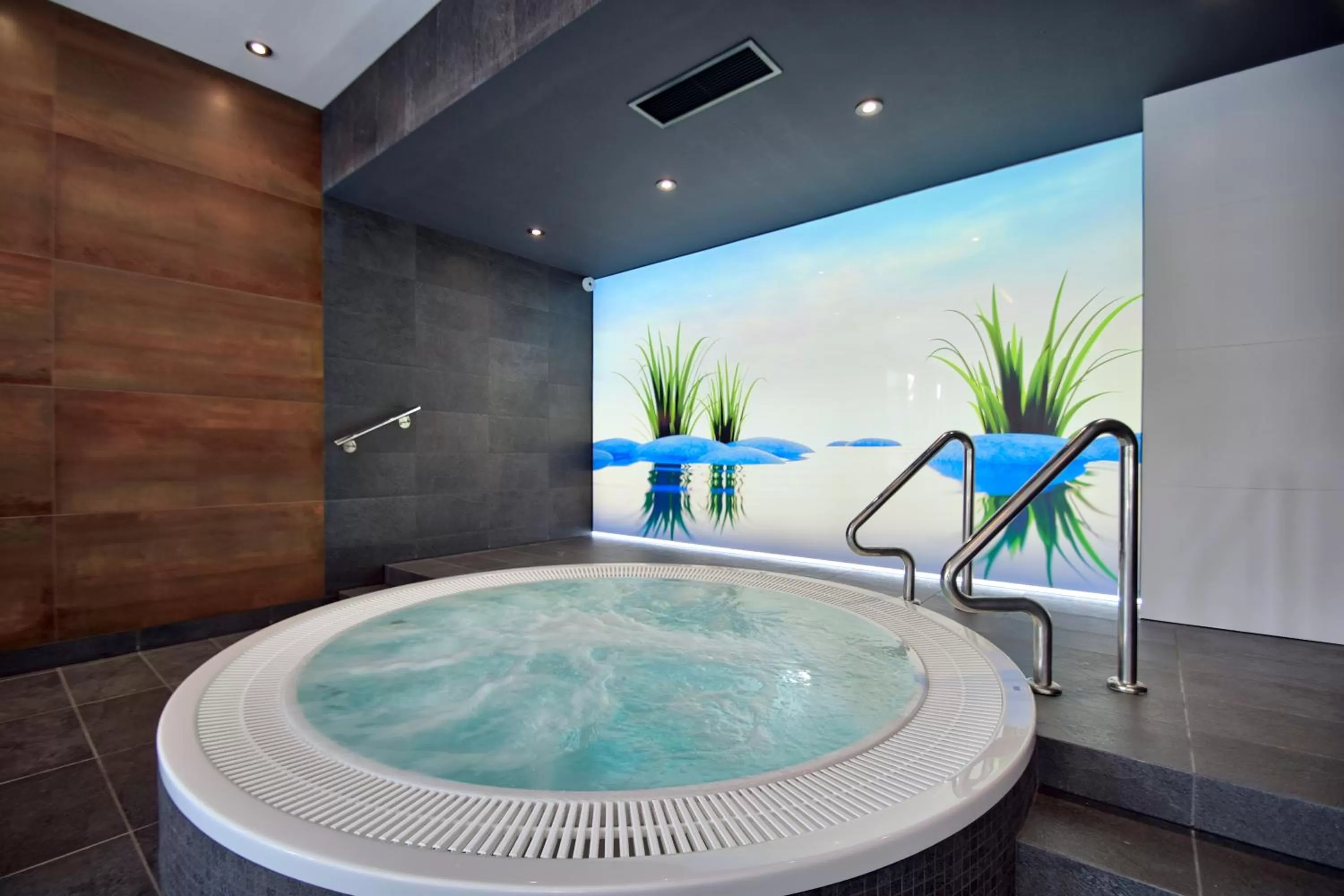 Hot Tub, Swimming Pool in Savana Resort Mielno