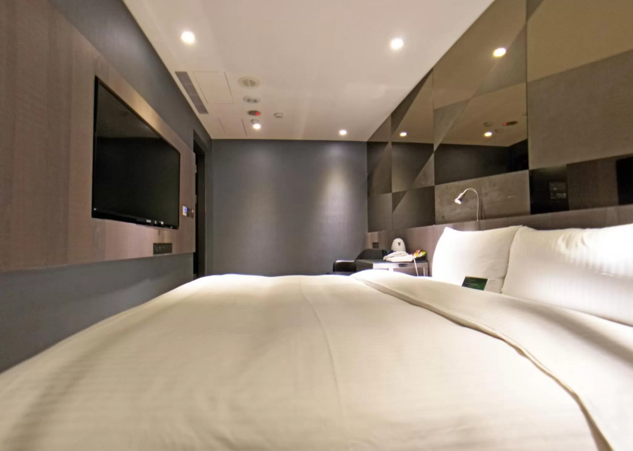 Bedroom, Bed in Beauty Hotels Taipei - B7 Journey