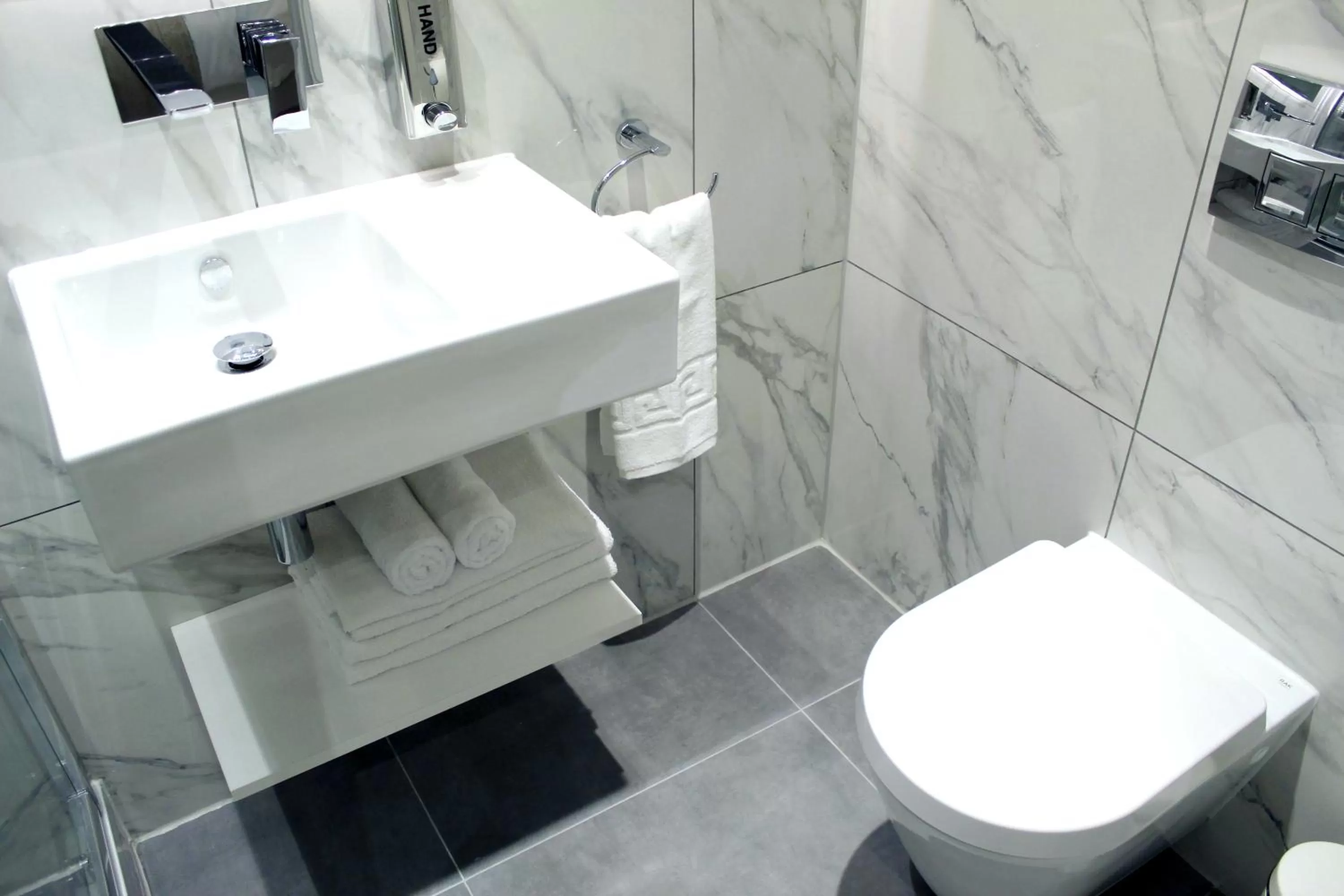 Bathroom in NOX Waterloo