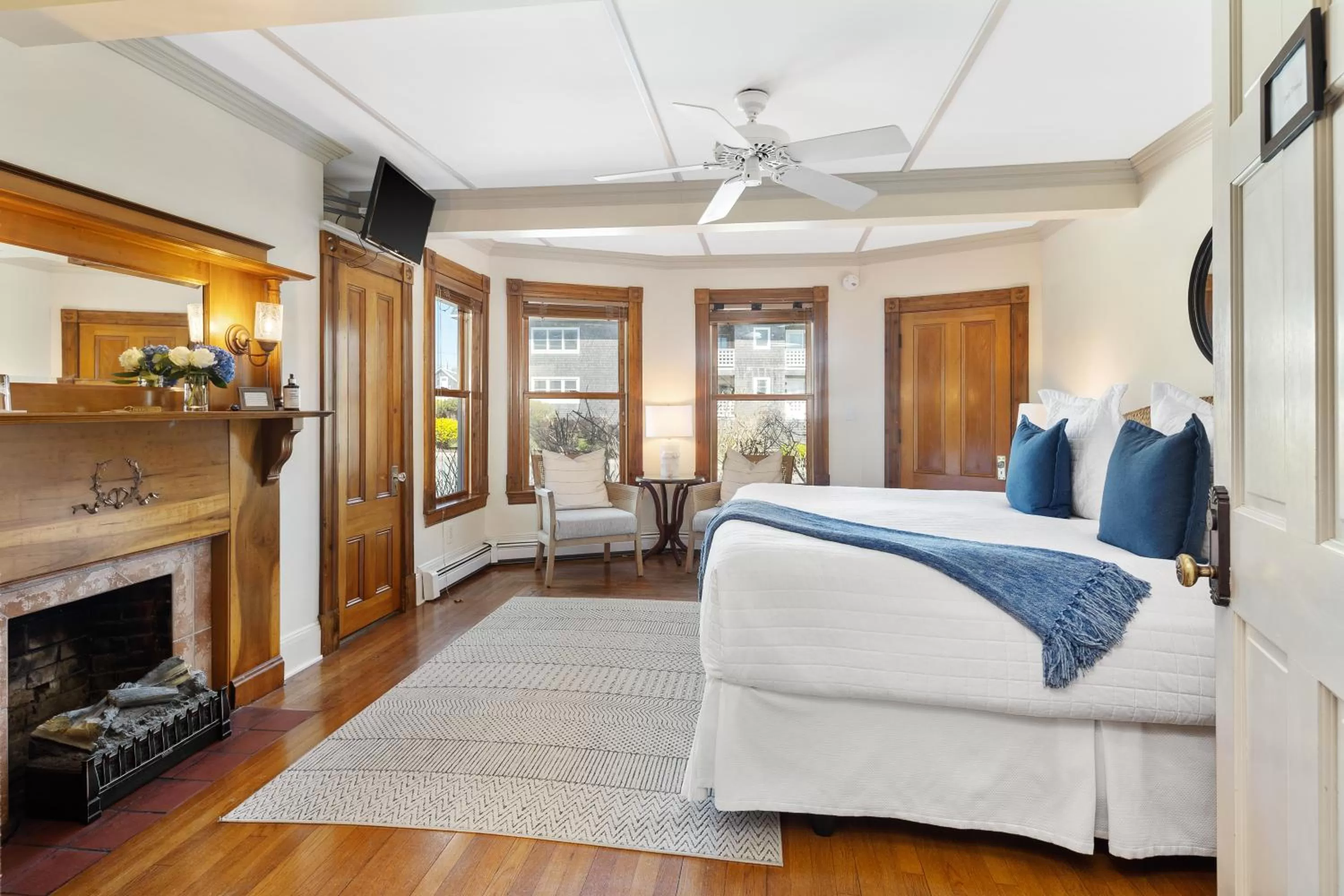 Bed in Inn on the Sound