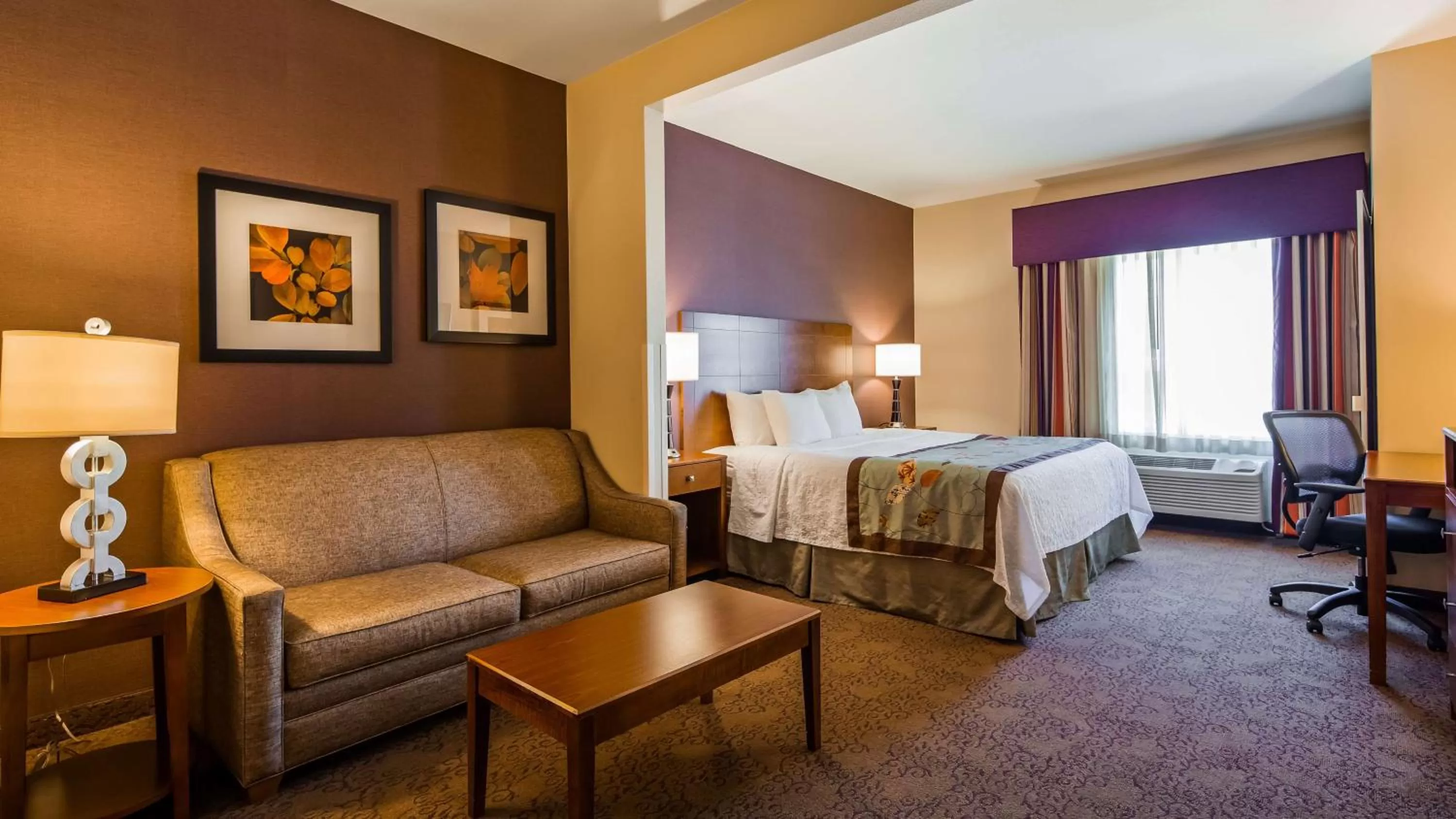 Photo of the whole room, Bed in Best Western Plus Carousel Inn & Suites Burlington