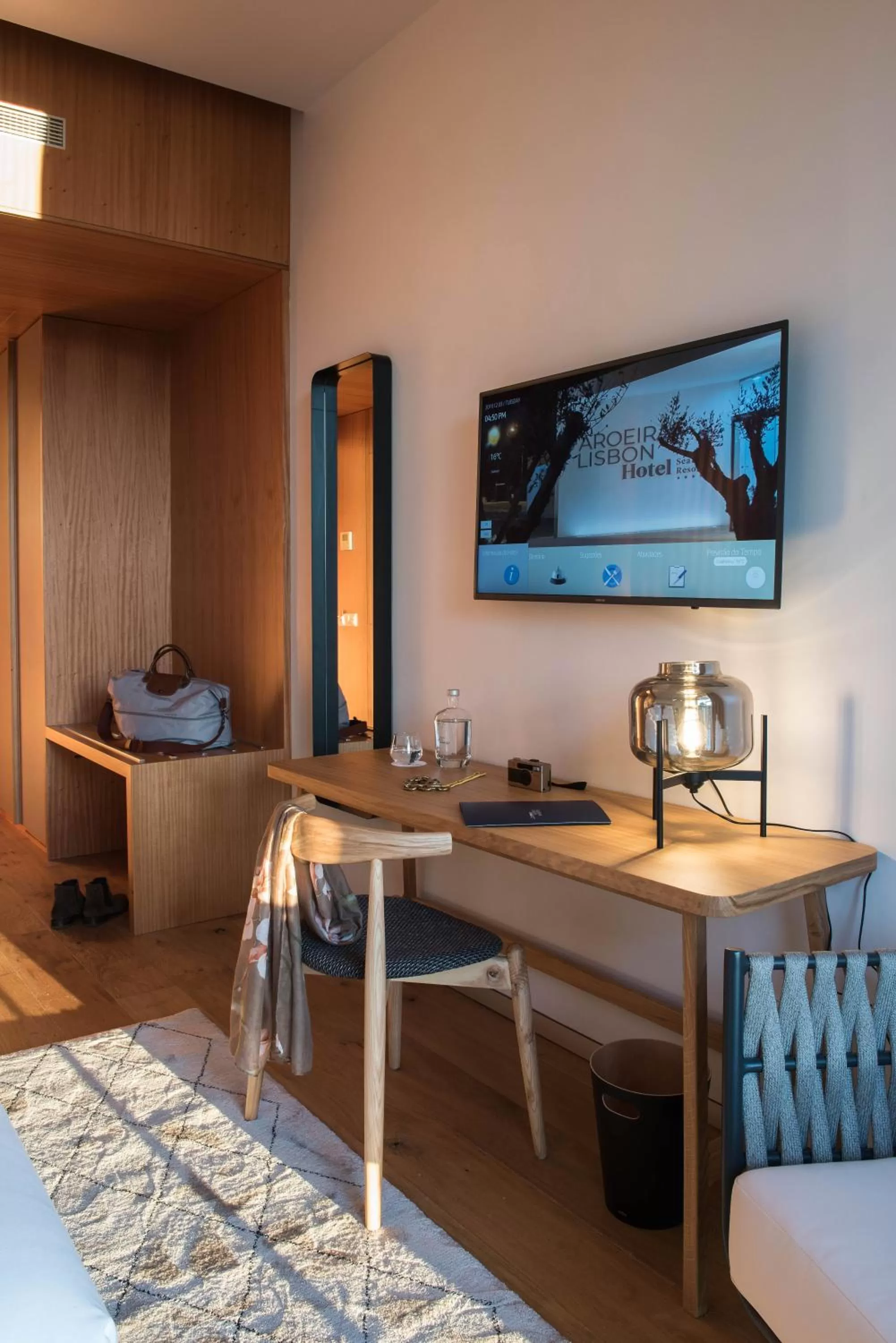 TV and multimedia, Bed in Aroeira Lisbon Hotel - Sea & Golf