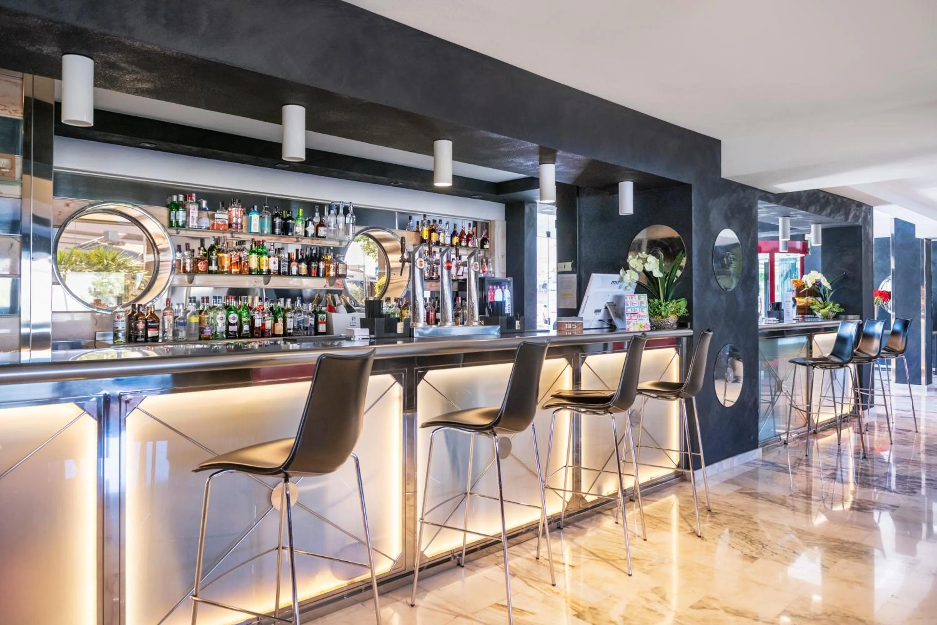 Lounge or bar in Salles Hotels Marina Portals