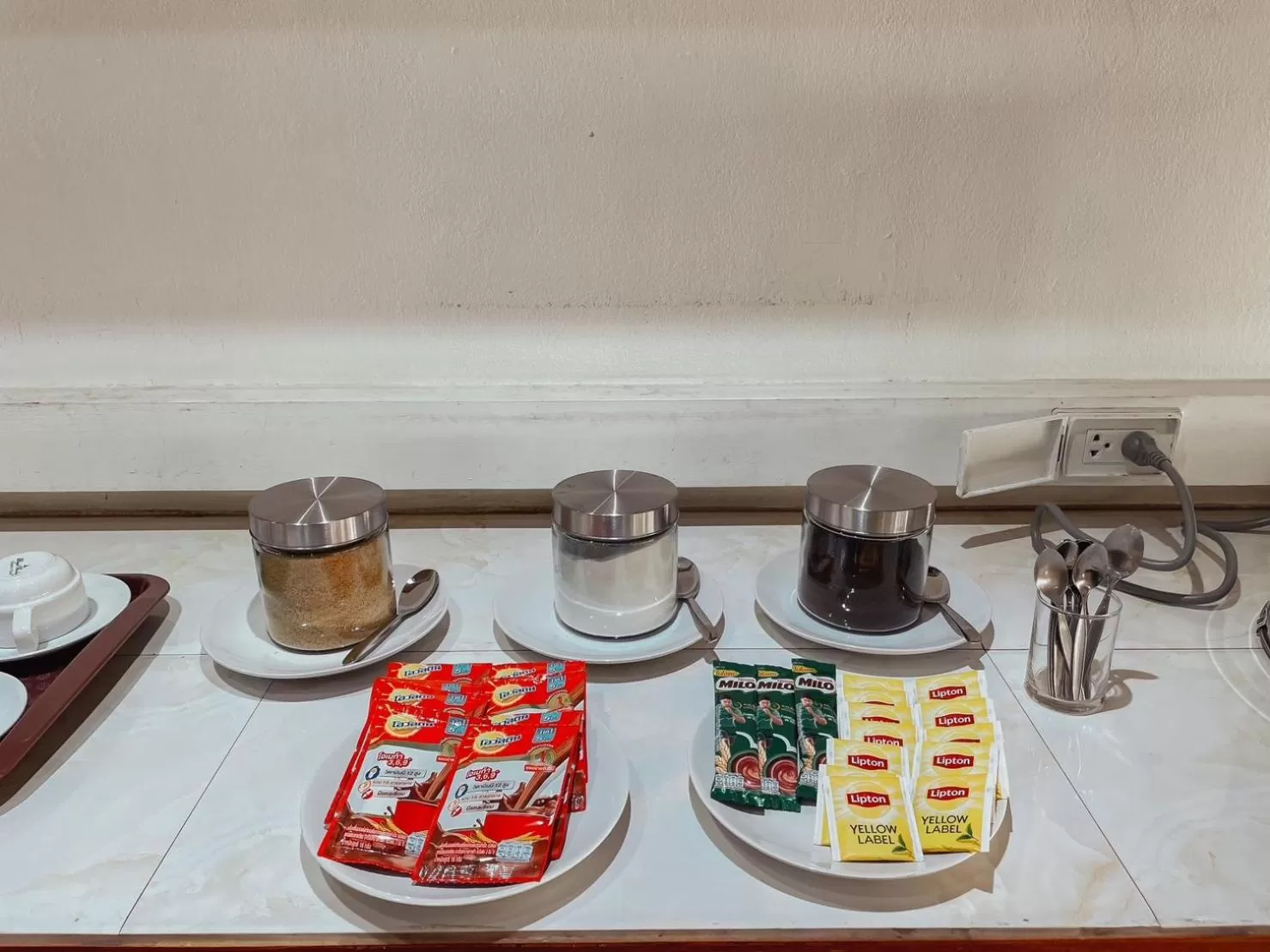 Coffee/tea facilities in Hotel De Khuvieng