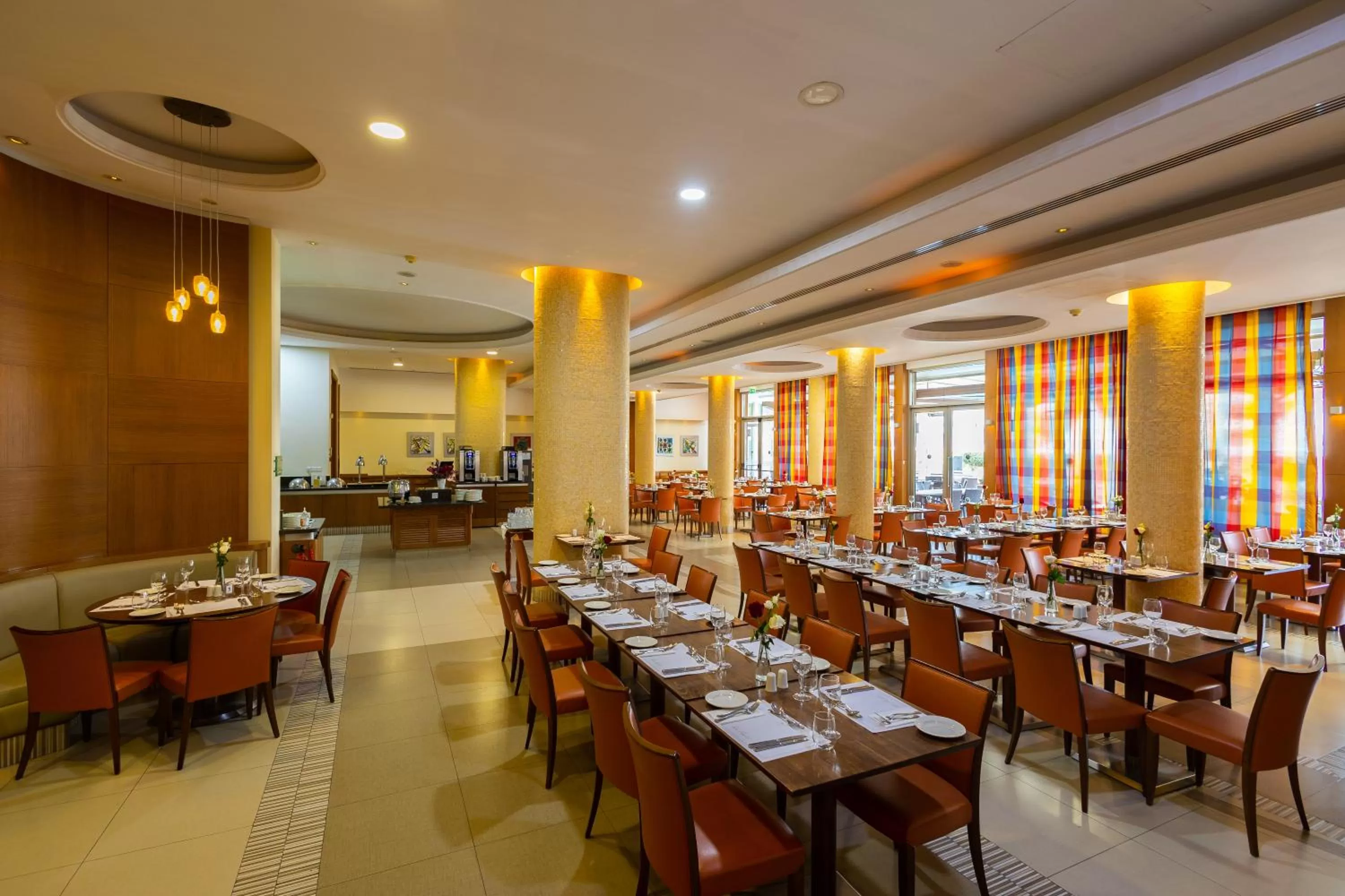 Restaurant/places to eat in Ajax Hotel