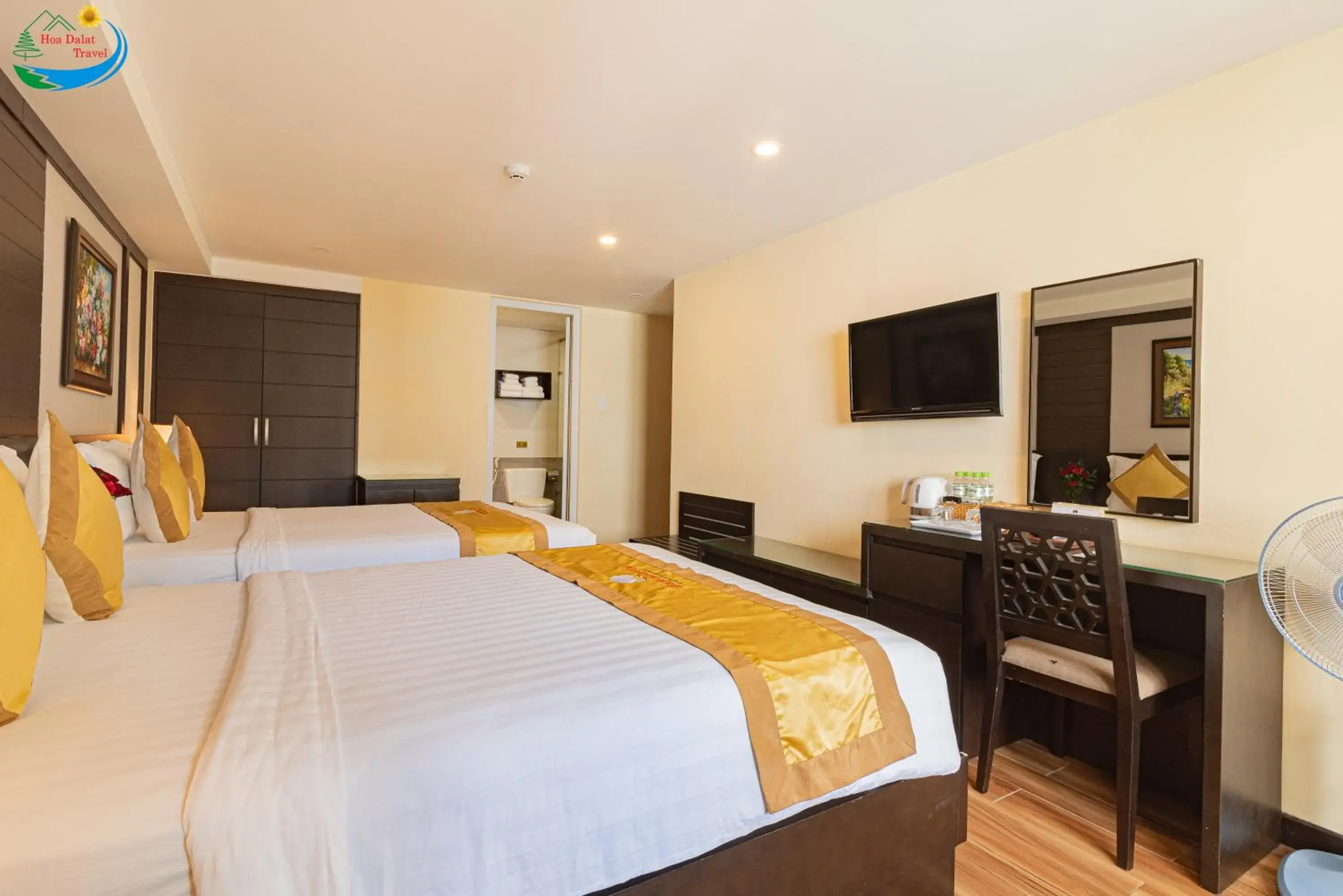 Quadruple Room with Balcony in Hoang Minh Chau Ba Trieu Hotel Quadruple Room with Balcony in Hoang Minh Chau Ba Trieu Hotel