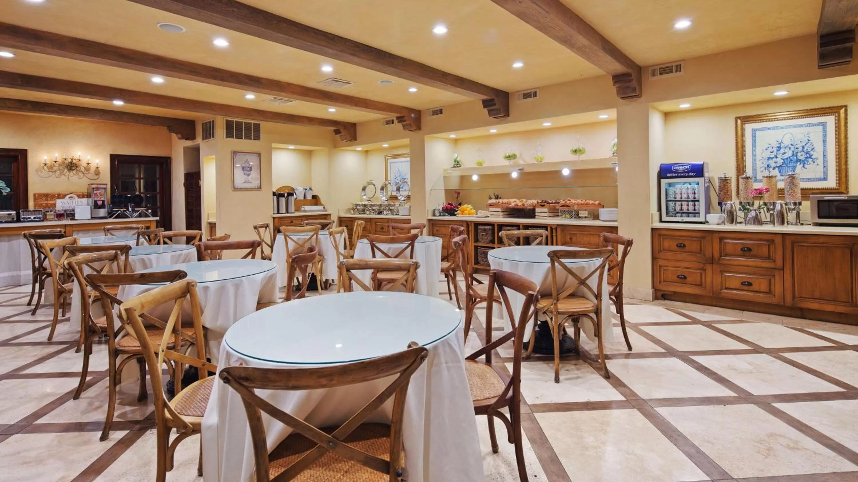 Restaurant/places to eat in Best Western Plus Sunset Plaza Hotel
