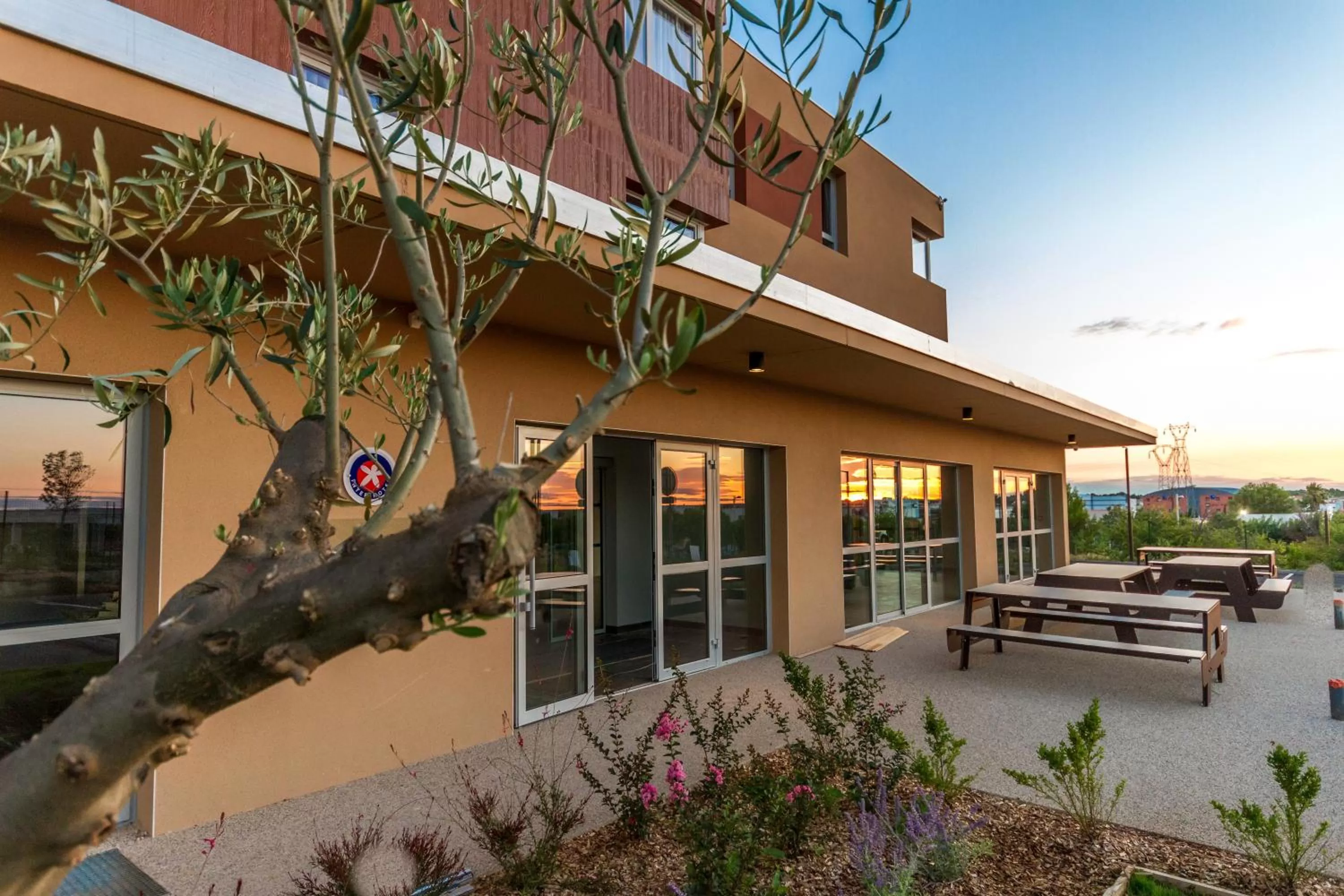 Patio in The Originals City, Hôtel Ecoparc, Montpellier Est