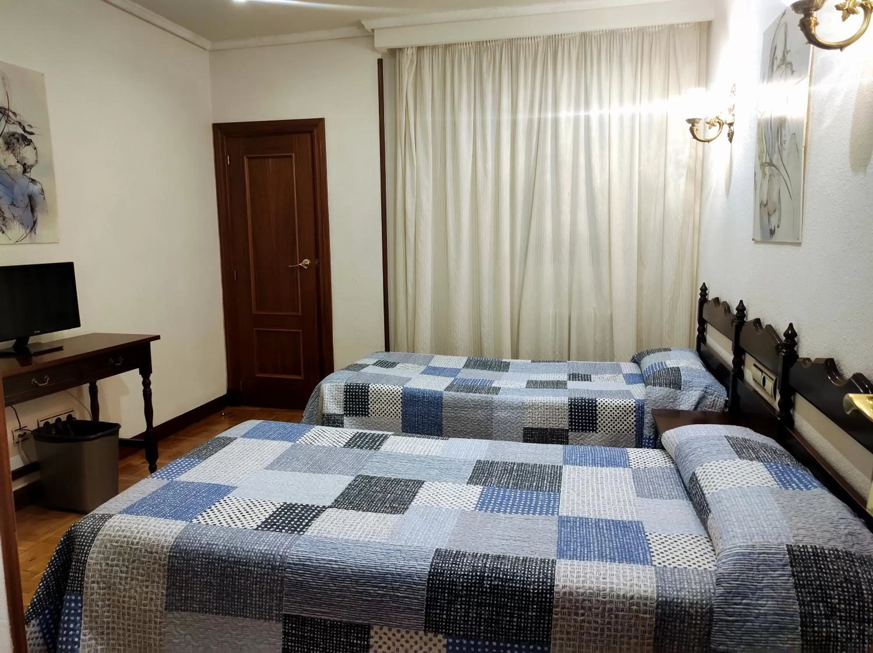 Photo of the whole room, Bed in Hotel Castellano I
