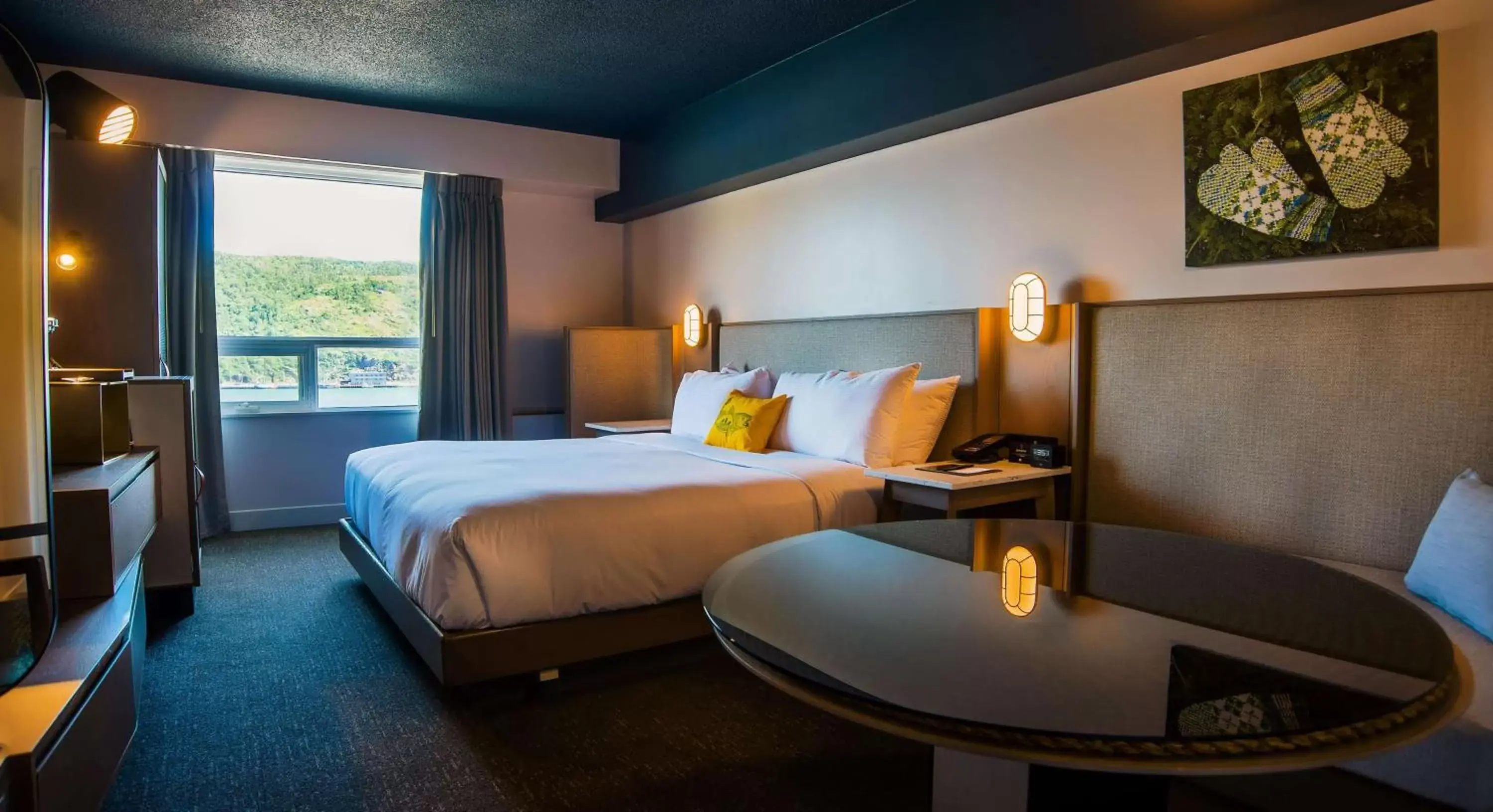 Deluxe King Room with Harbor View in DoubleTree by Hilton St. John's Harbourview Deluxe King Room with Harbor View in DoubleTree by Hilton St. John's Harbourview