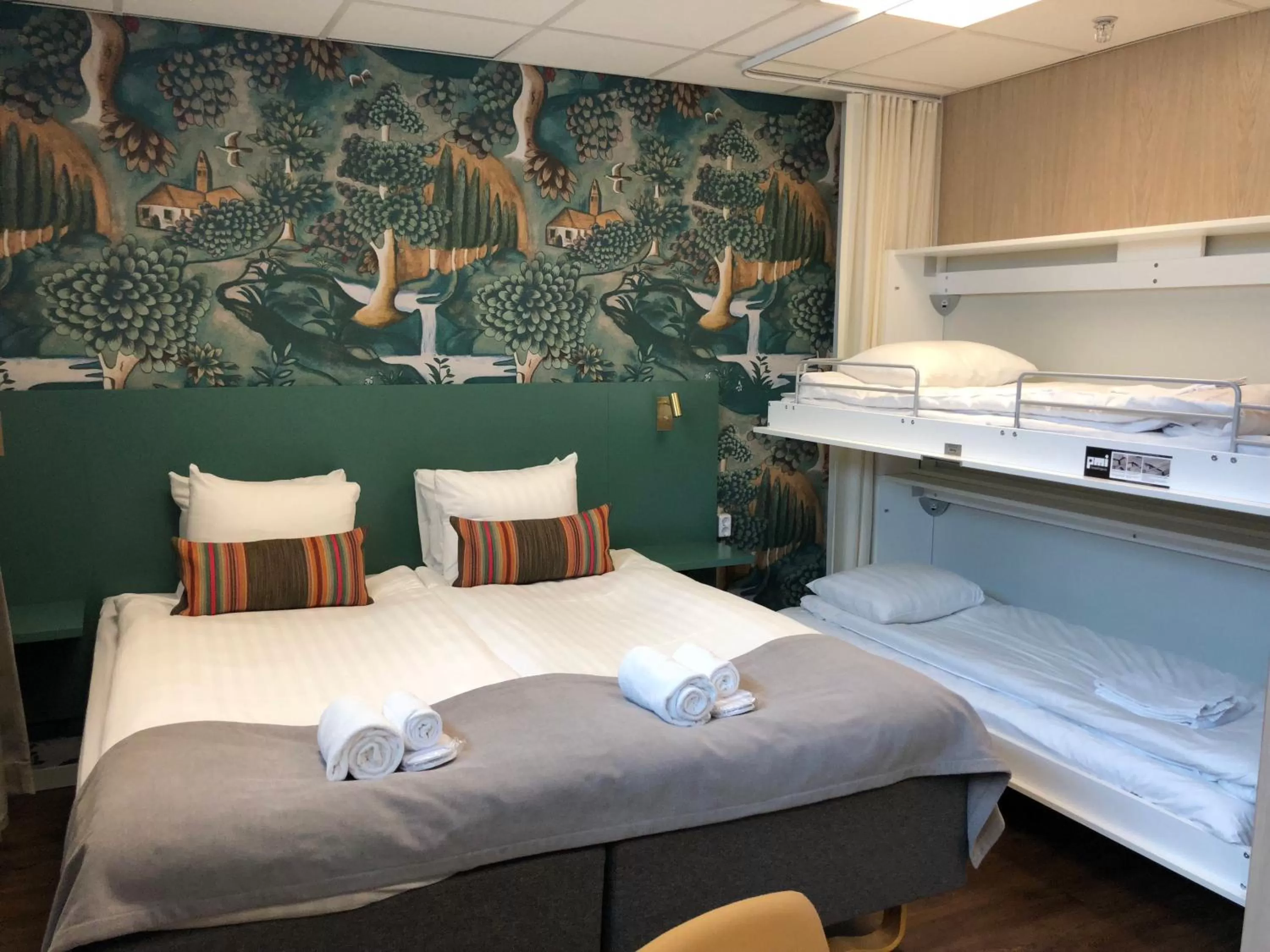 Photo of the whole room in Kom Family