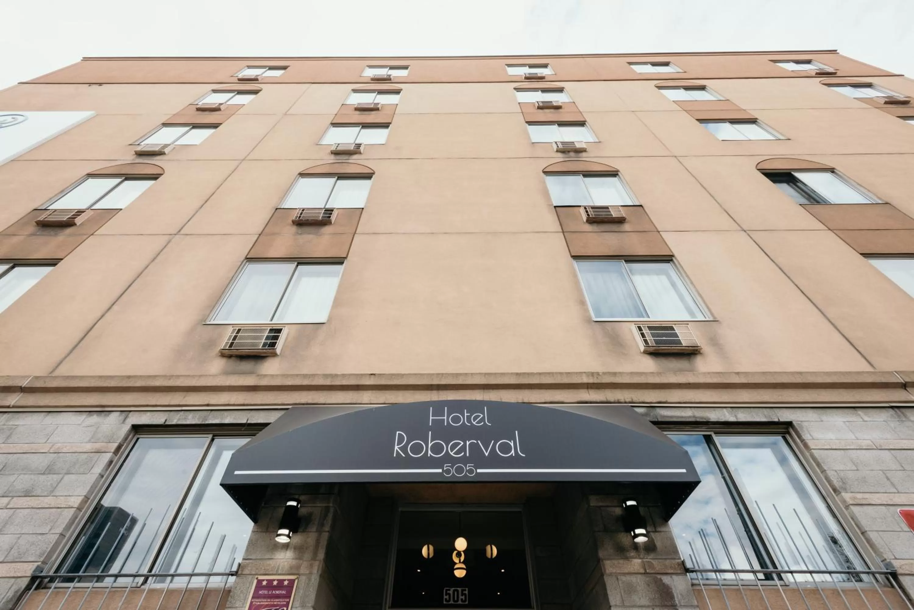 Property building in Hotel le Roberval