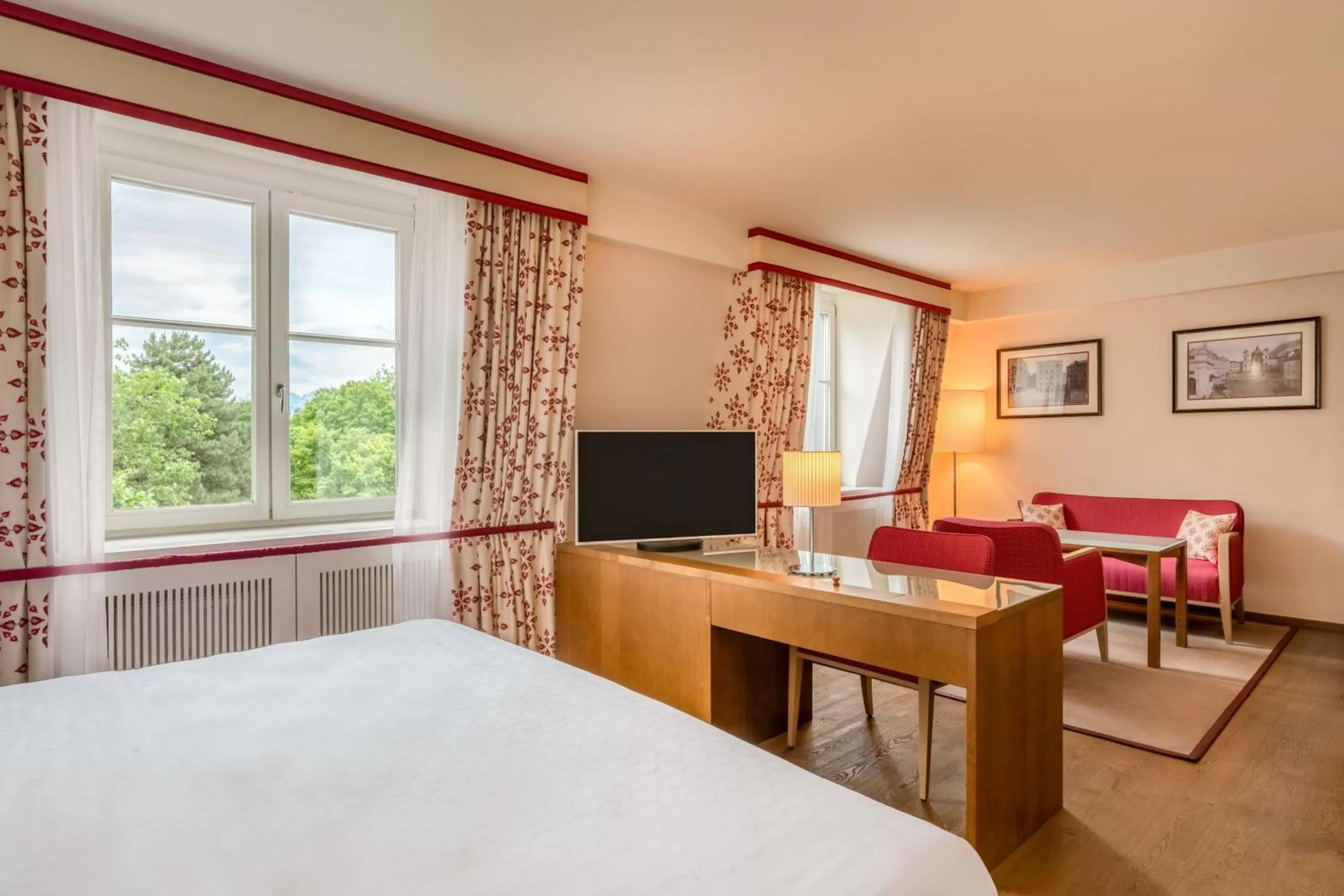 Bedroom, Bed in Sheraton Grand Salzburg